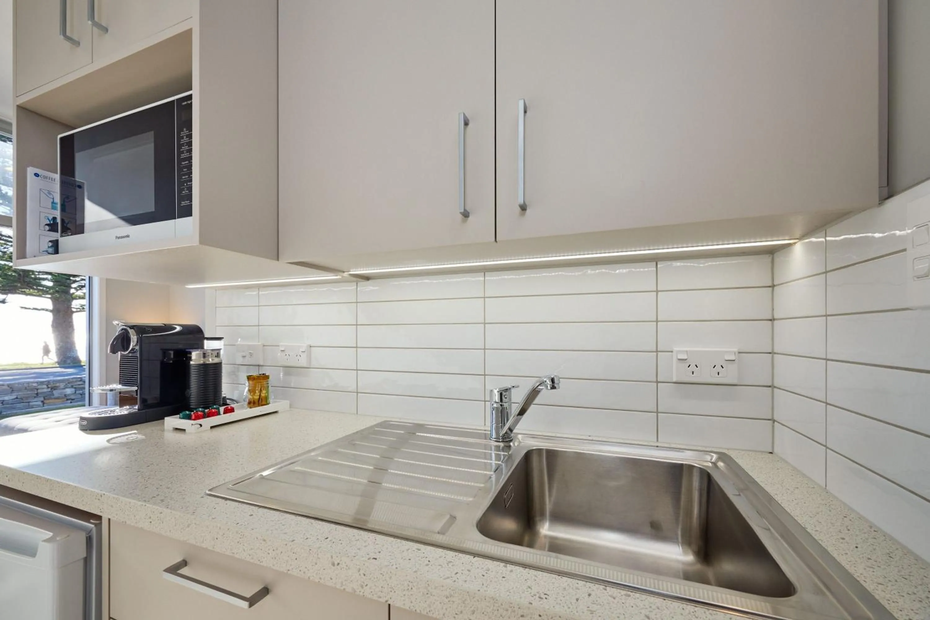 Kitchen or kitchenette in Shearwater Apartments