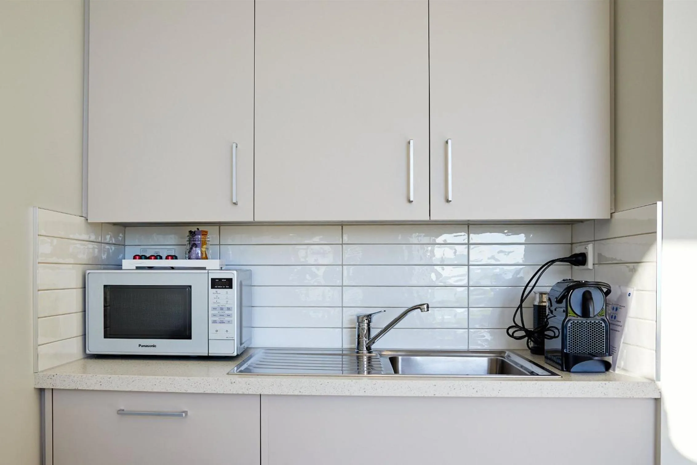 Kitchen or kitchenette in Shearwater Apartments