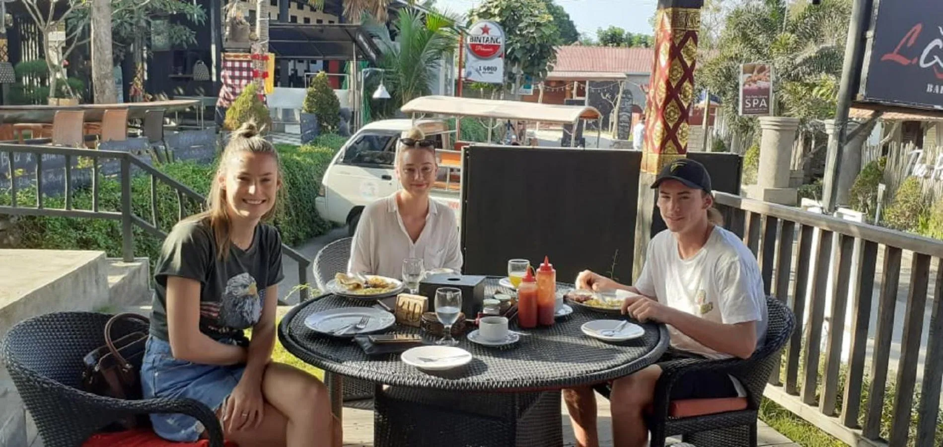 Breakfast in LGood Lembongan Island Villas