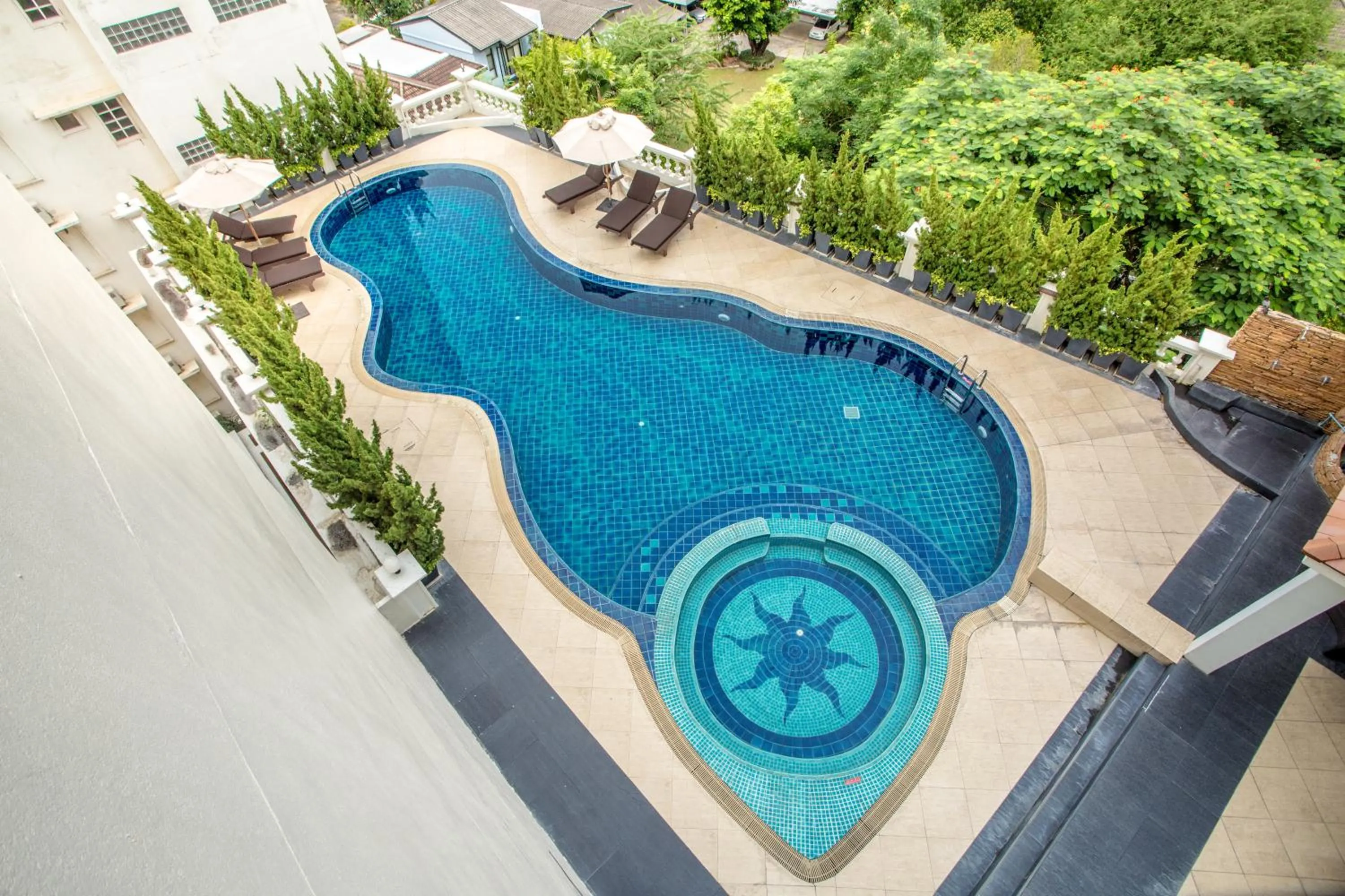 Swimming pool in Hope Land Hotel Sukhumvit 24