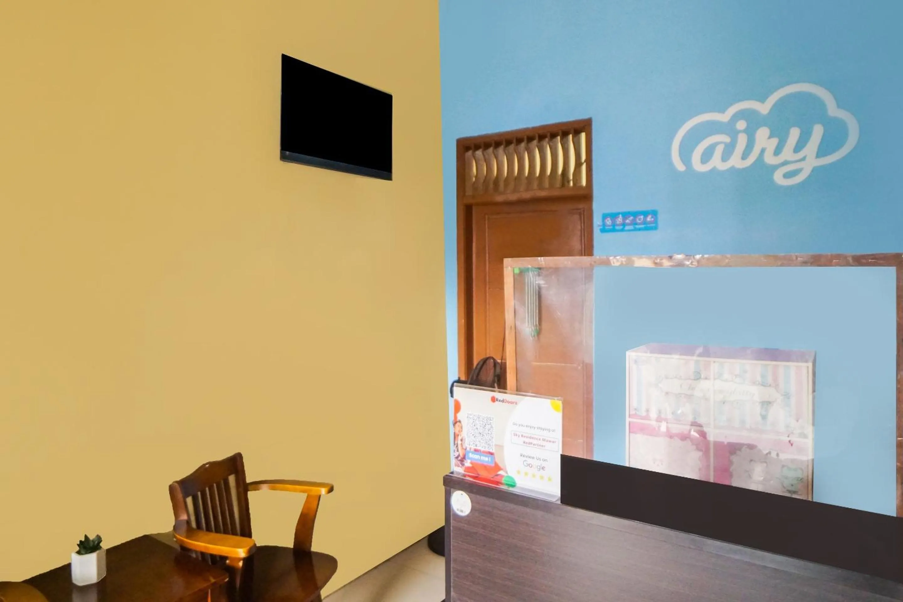 Lobby or reception in Hotel O Sky Residence Mawar