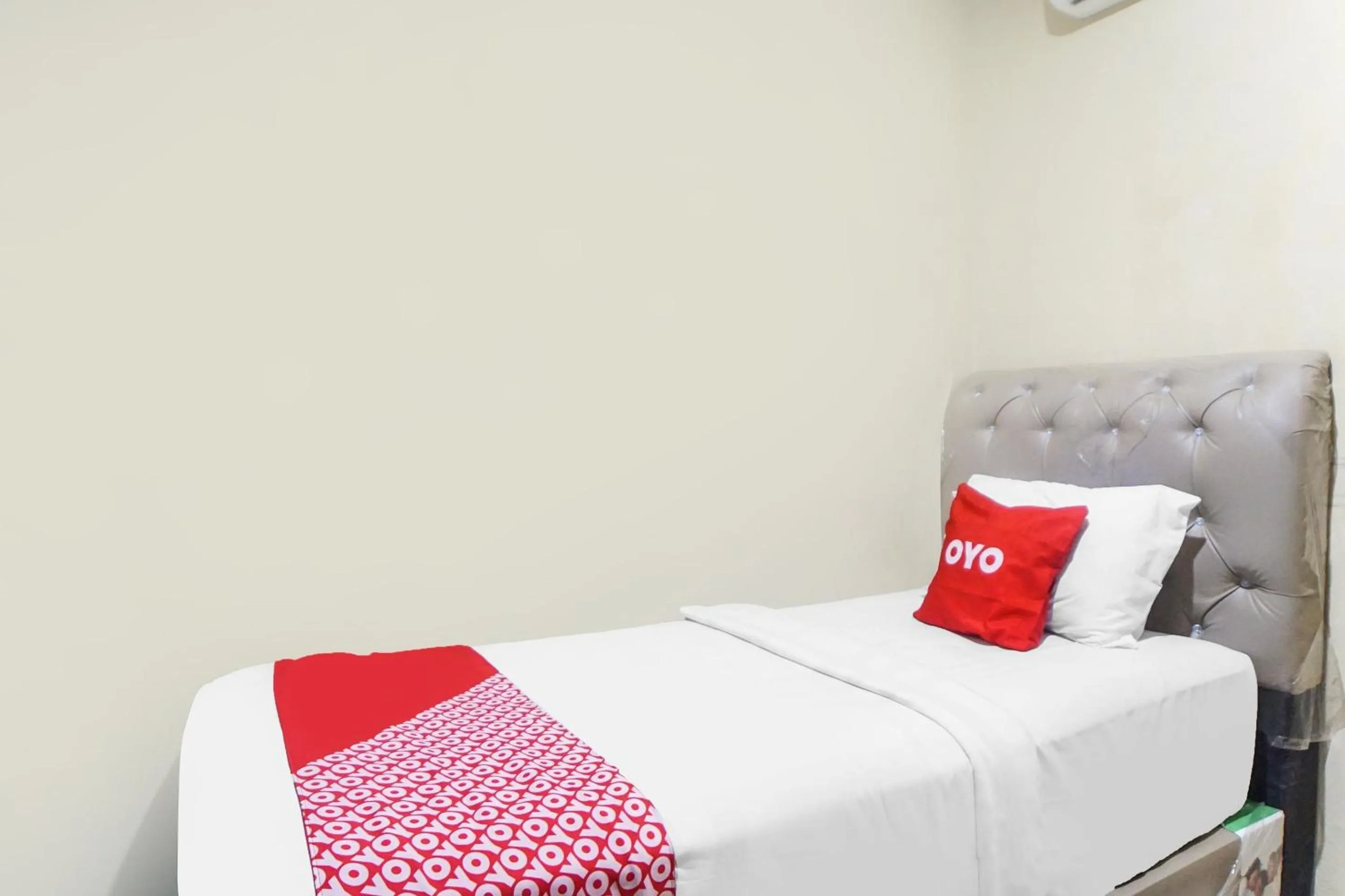 Bedroom, Bed in Hotel O Sky Residence Mawar