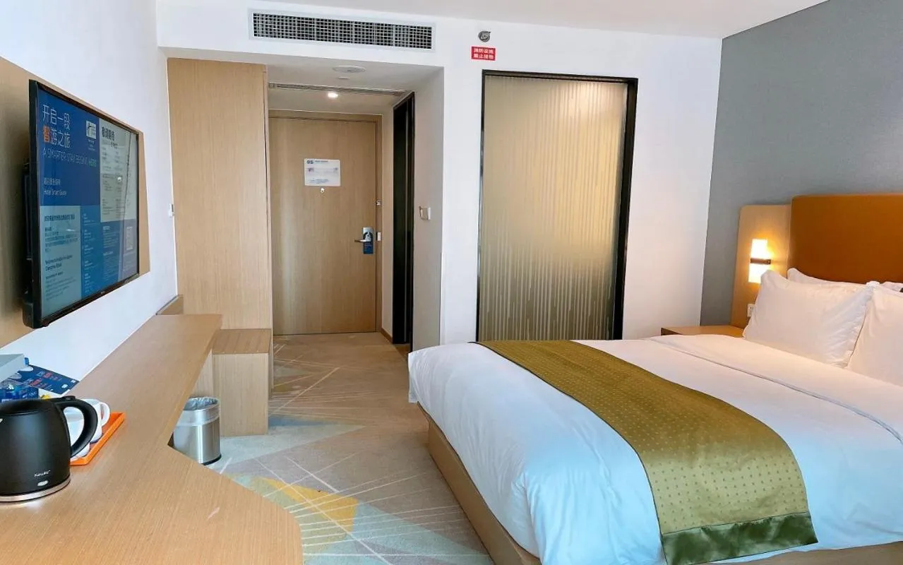 Bed in Holiday Inn Express Changzhou Xinbei by IHG