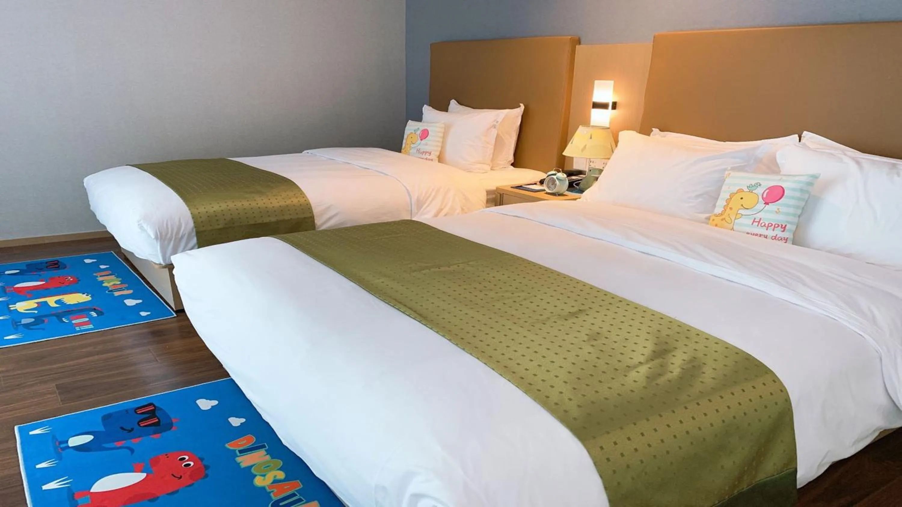 Photo of the whole room, Bed in Holiday Inn Express Changzhou Xinbei by IHG