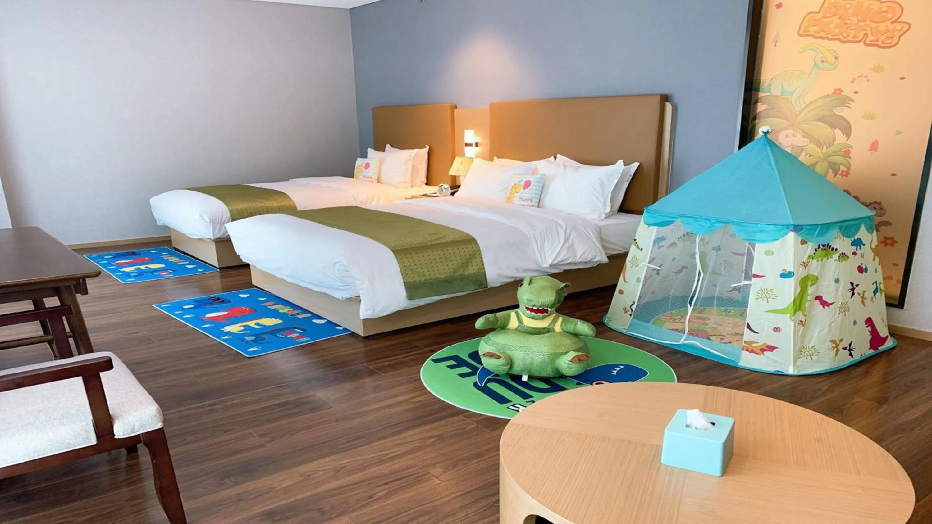 Photo of the whole room, Bed in Holiday Inn Express Changzhou Xinbei by IHG