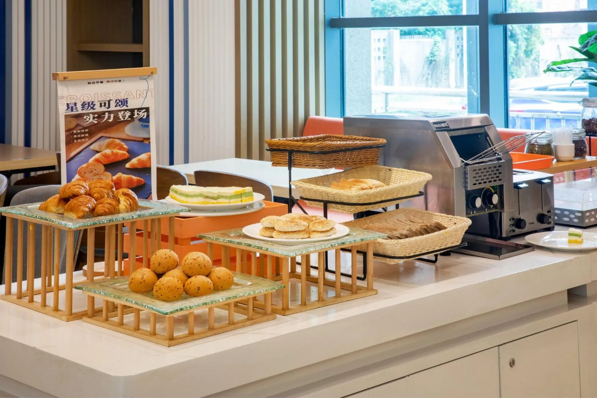 Restaurant/places to eat in Holiday Inn Express Changzhou Xinbei by IHG