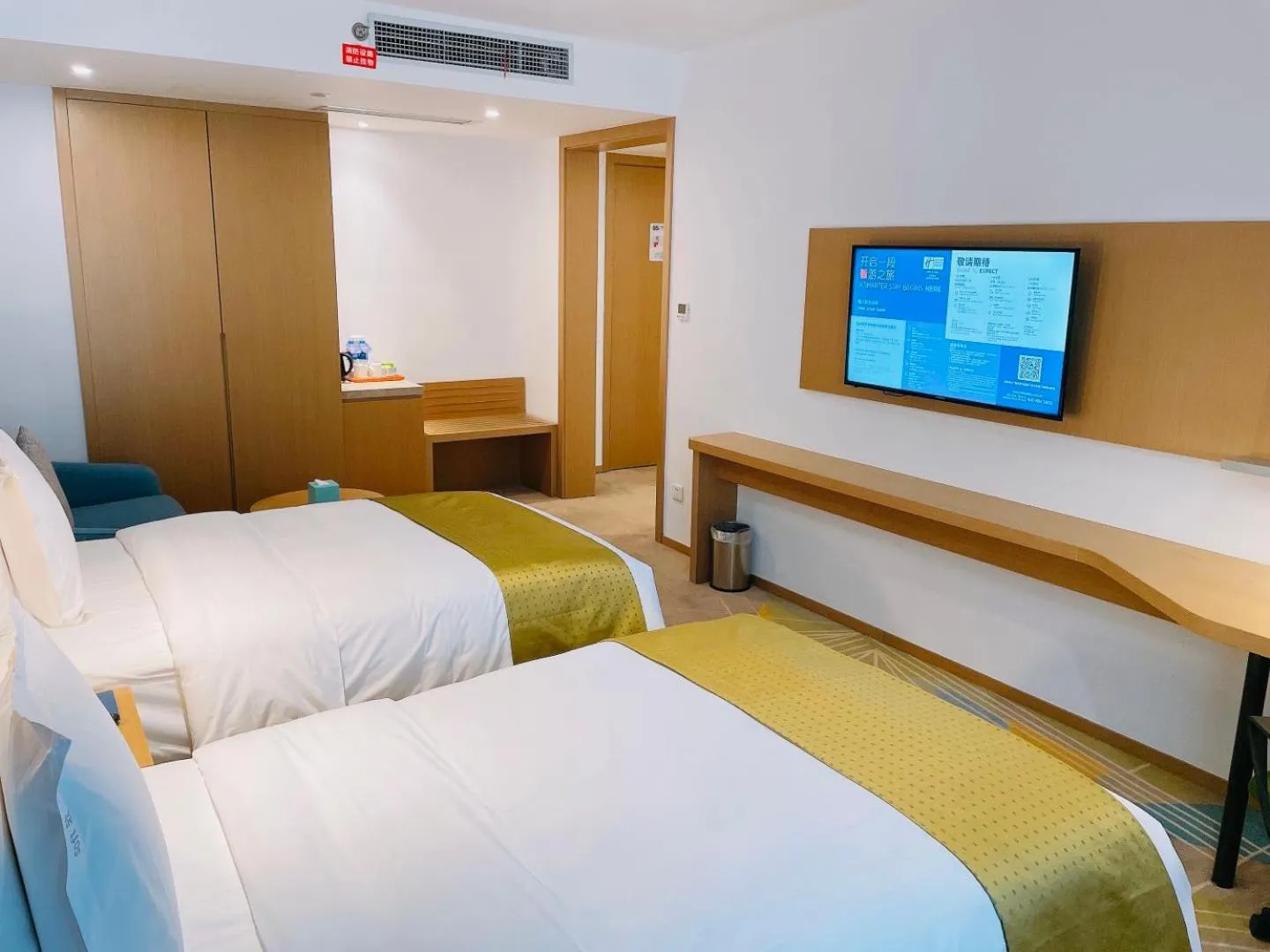 Bed in Holiday Inn Express Changzhou Xinbei by IHG