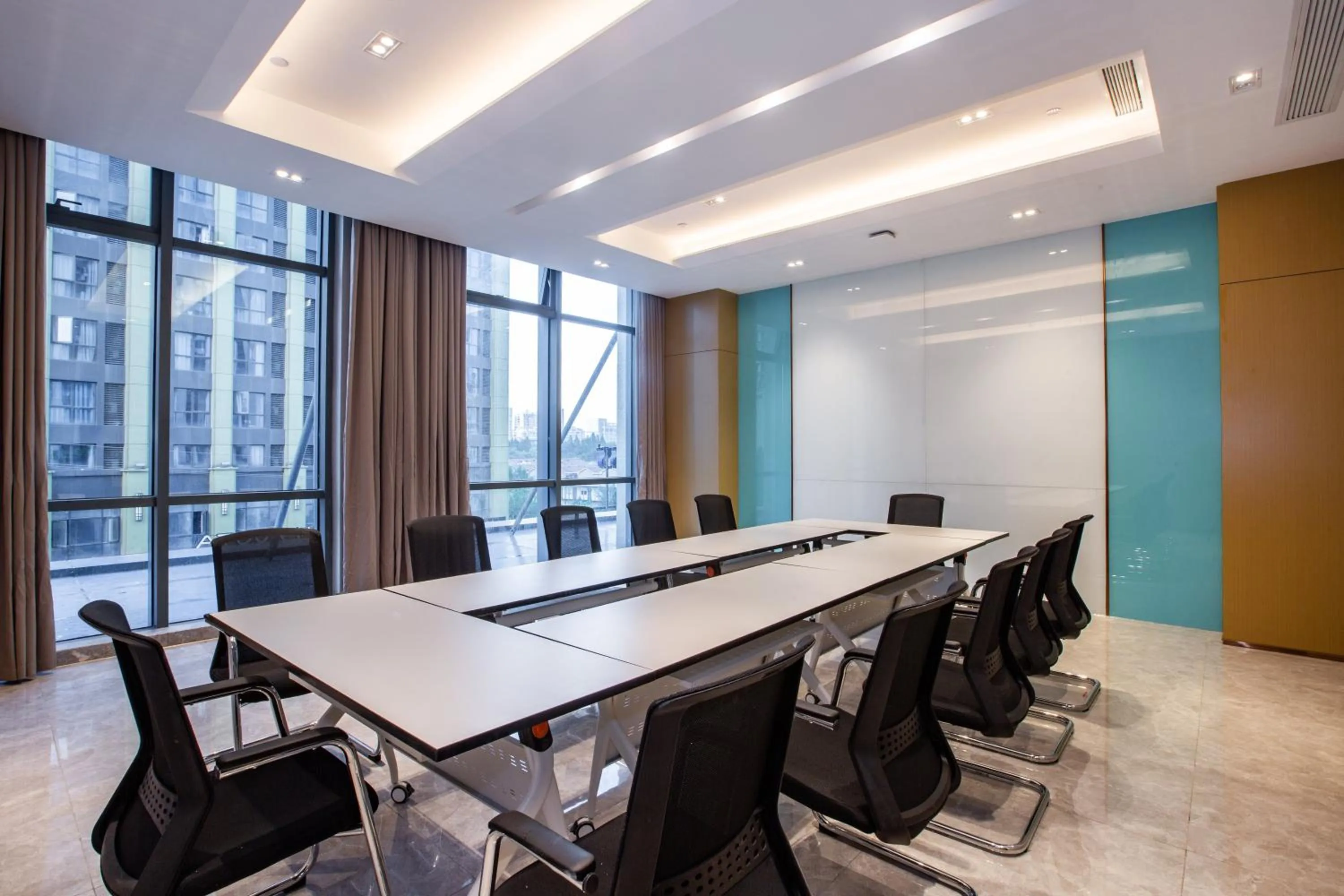 Meeting/conference room in Holiday Inn Express Changzhou Xinbei by IHG
