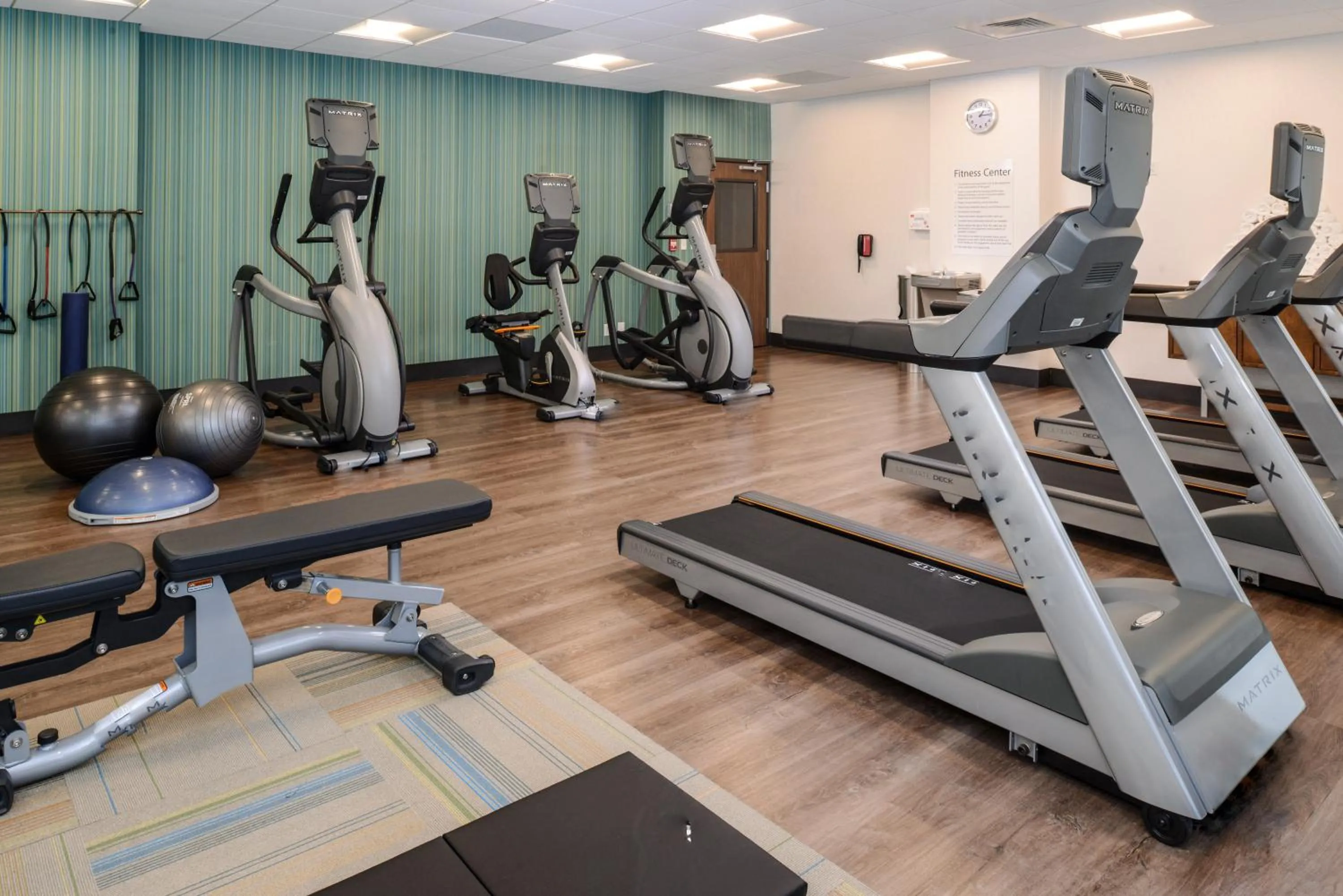 Fitness centre/facilities in Holiday Inn Express & Suites - Ruskin by IHG