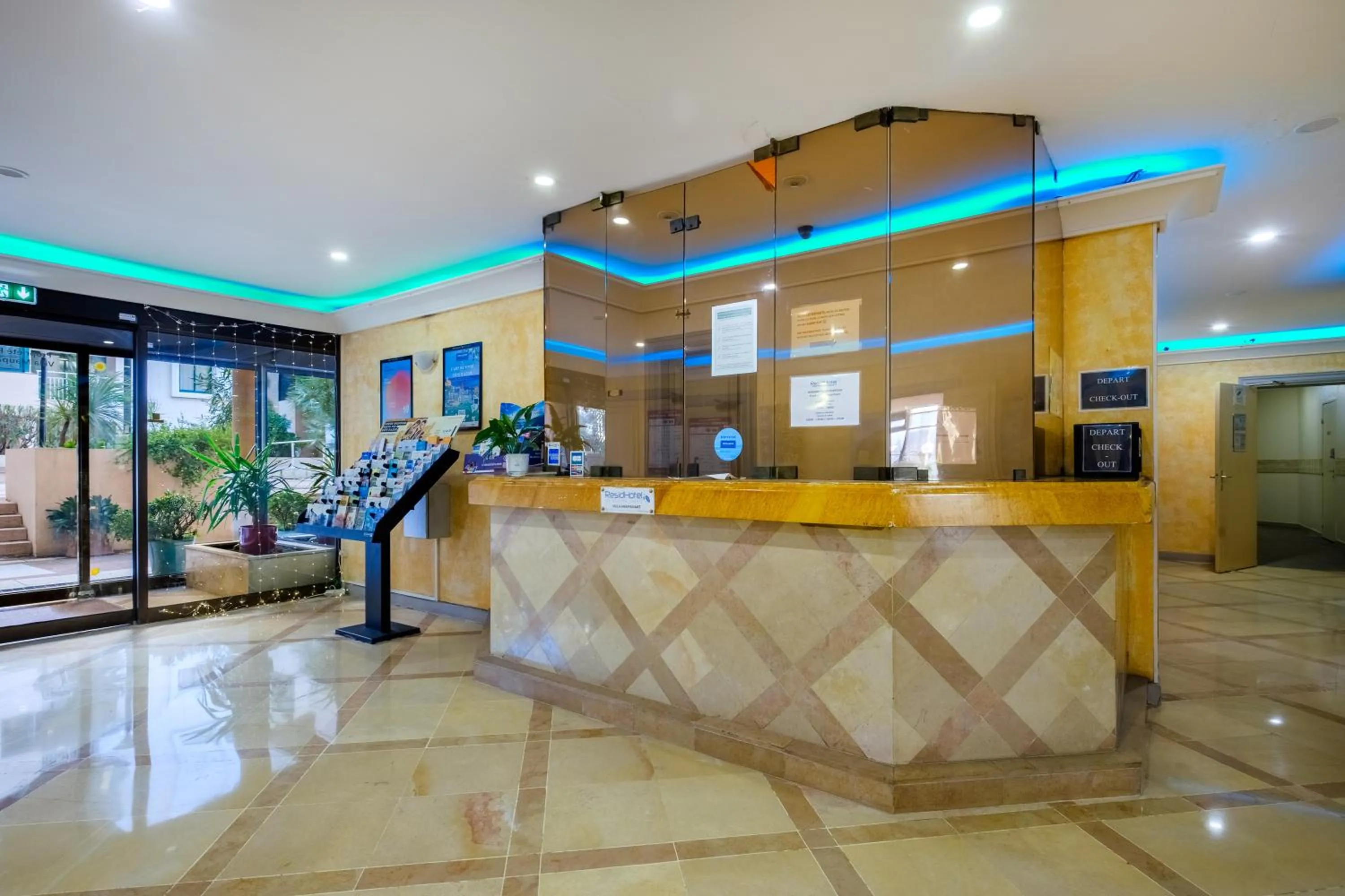 Lobby or reception in Residhotel Villa Maupassant