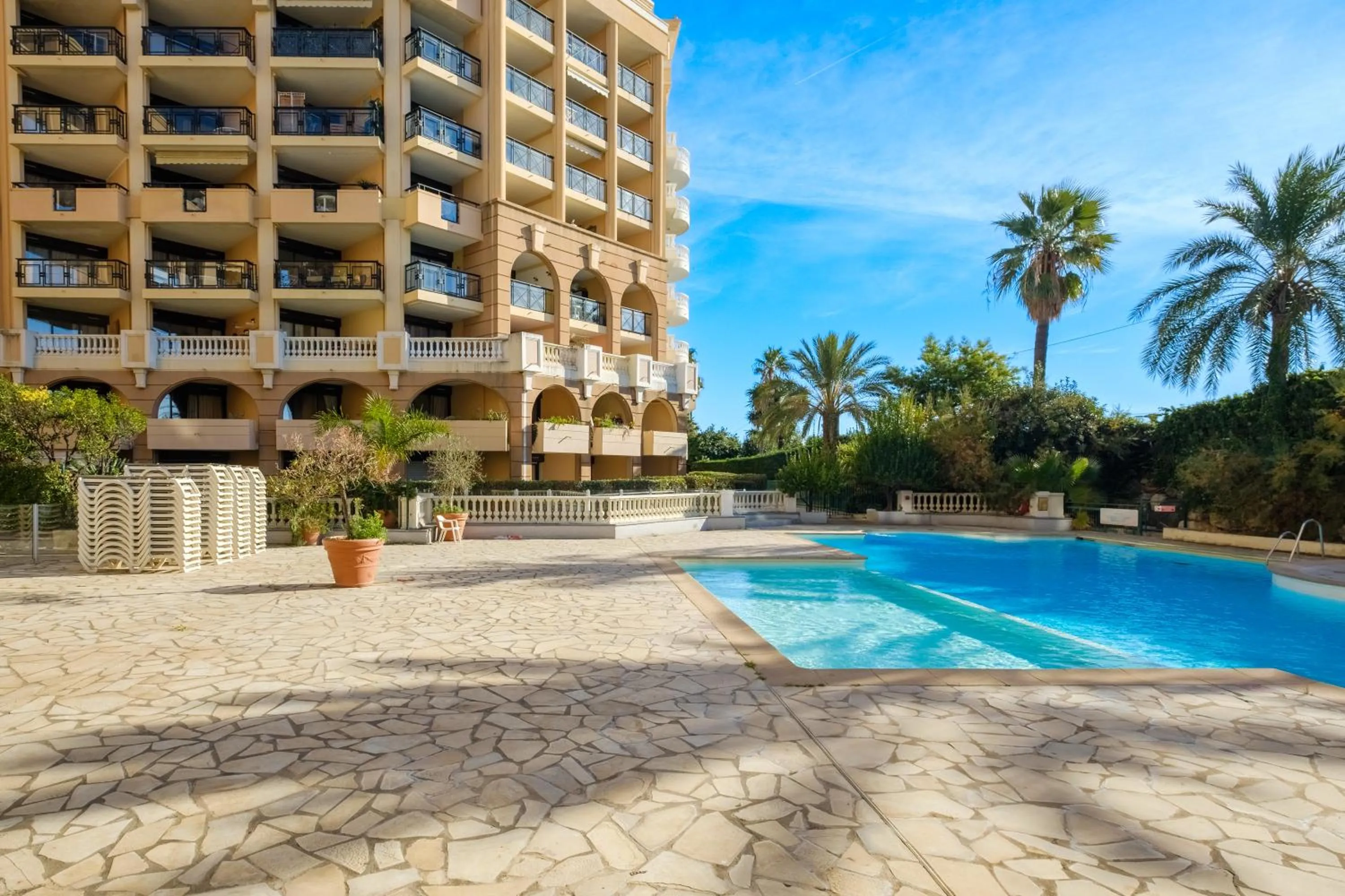 Swimming pool in Residhotel Villa Maupassant
