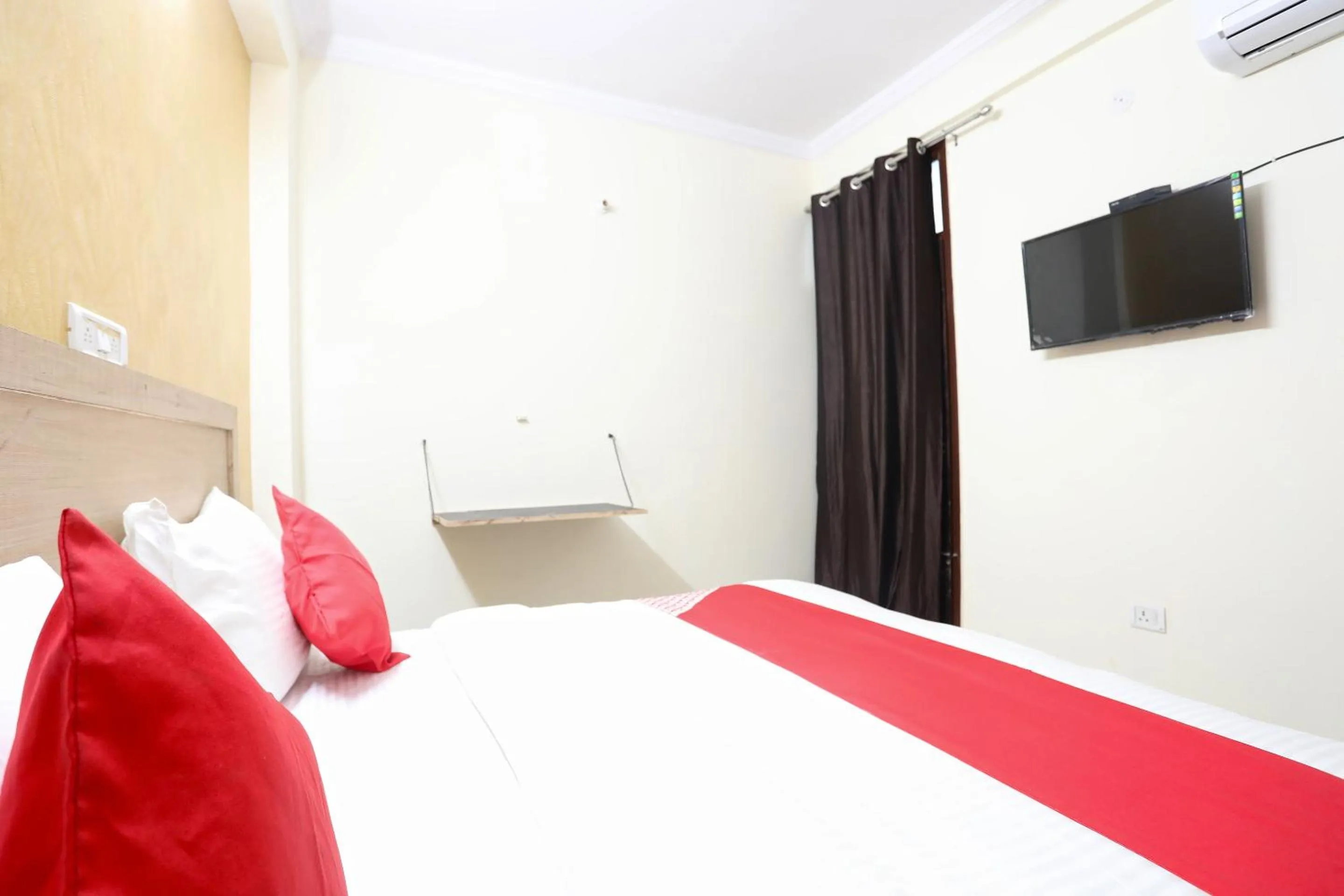 Bedroom, Bed in Hotel O A P Residency