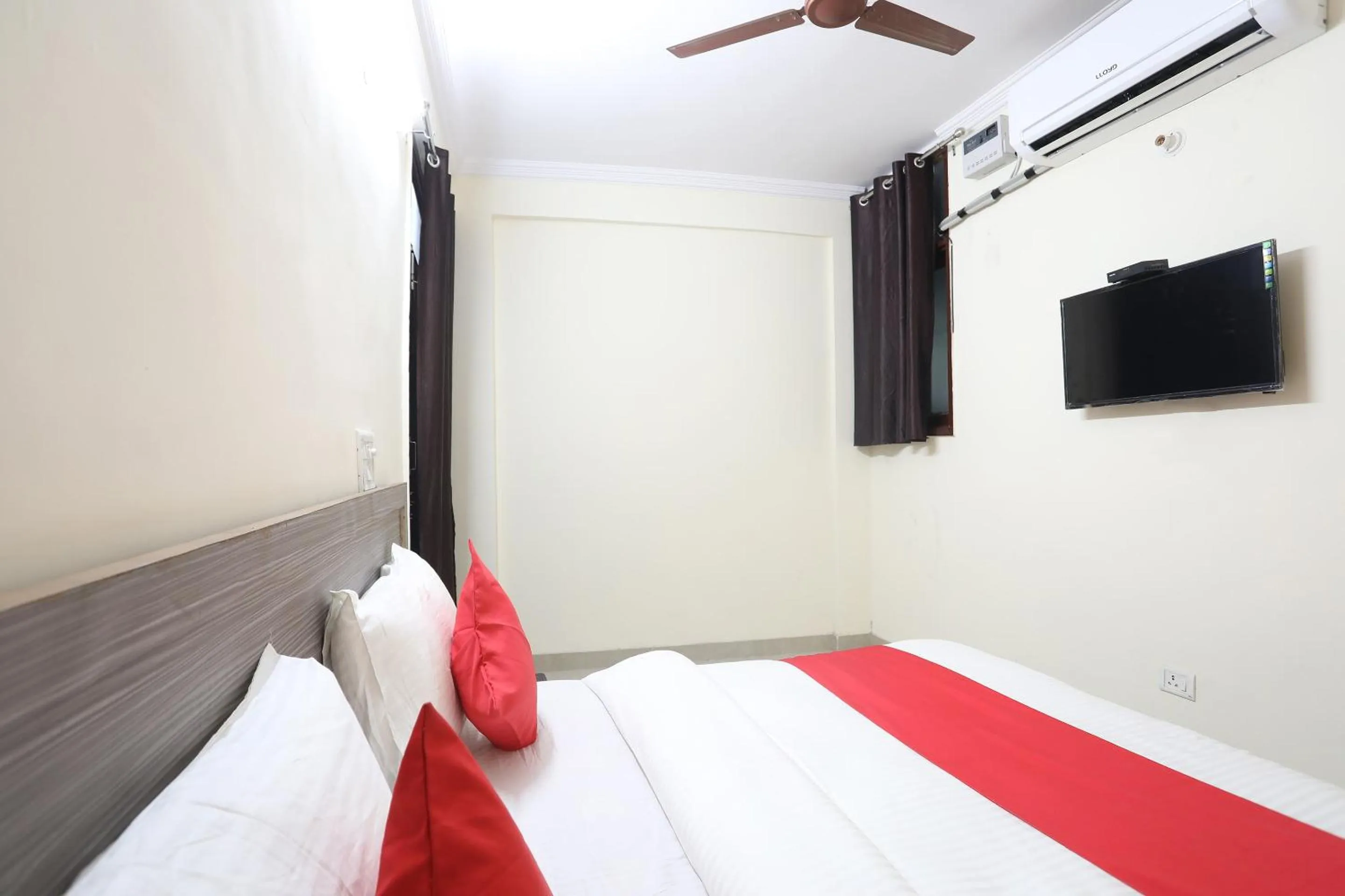 Bedroom, Bed in Hotel O A P Residency