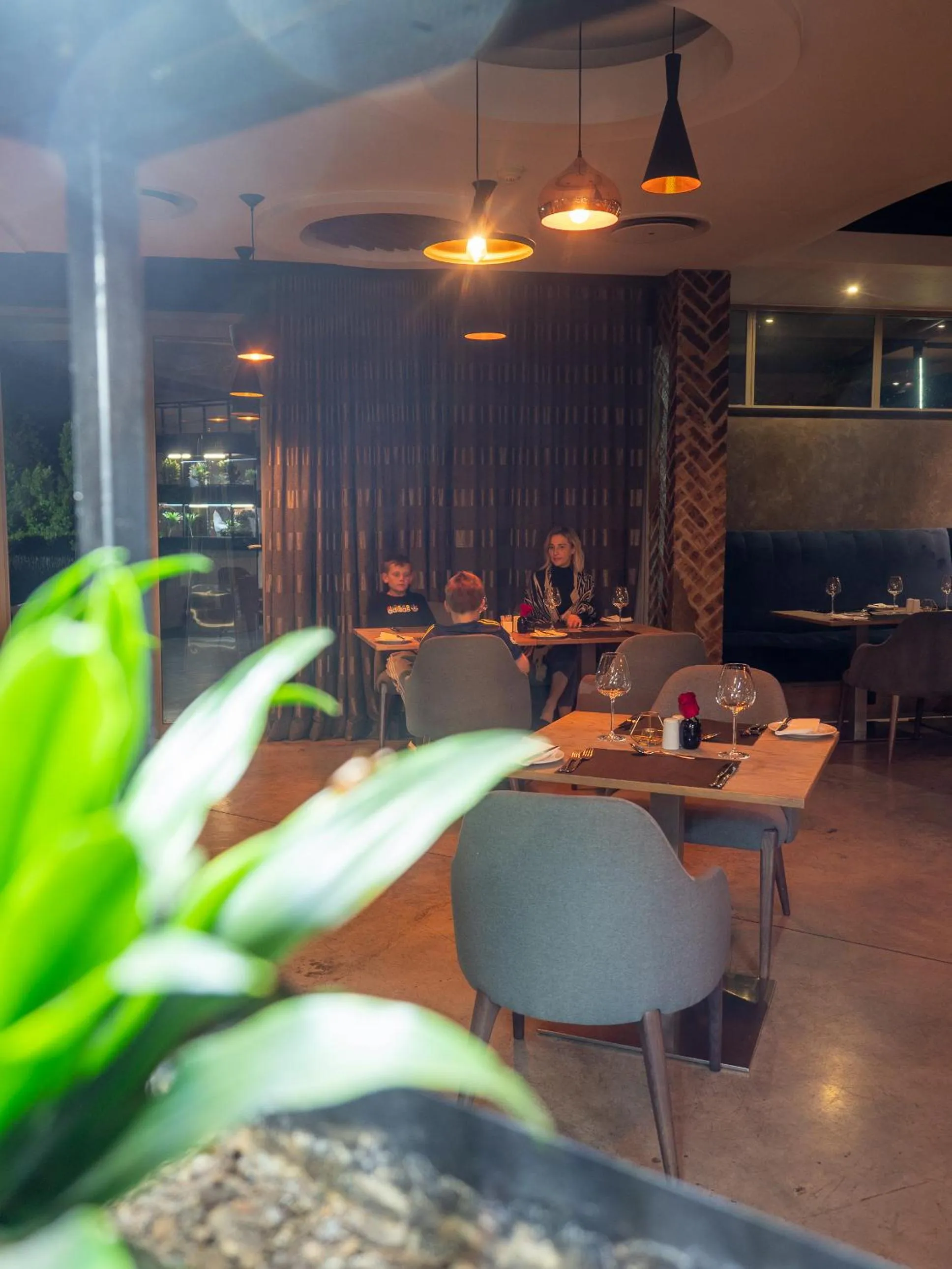 Restaurant/places to eat in Seven Villa Hotel & Spa