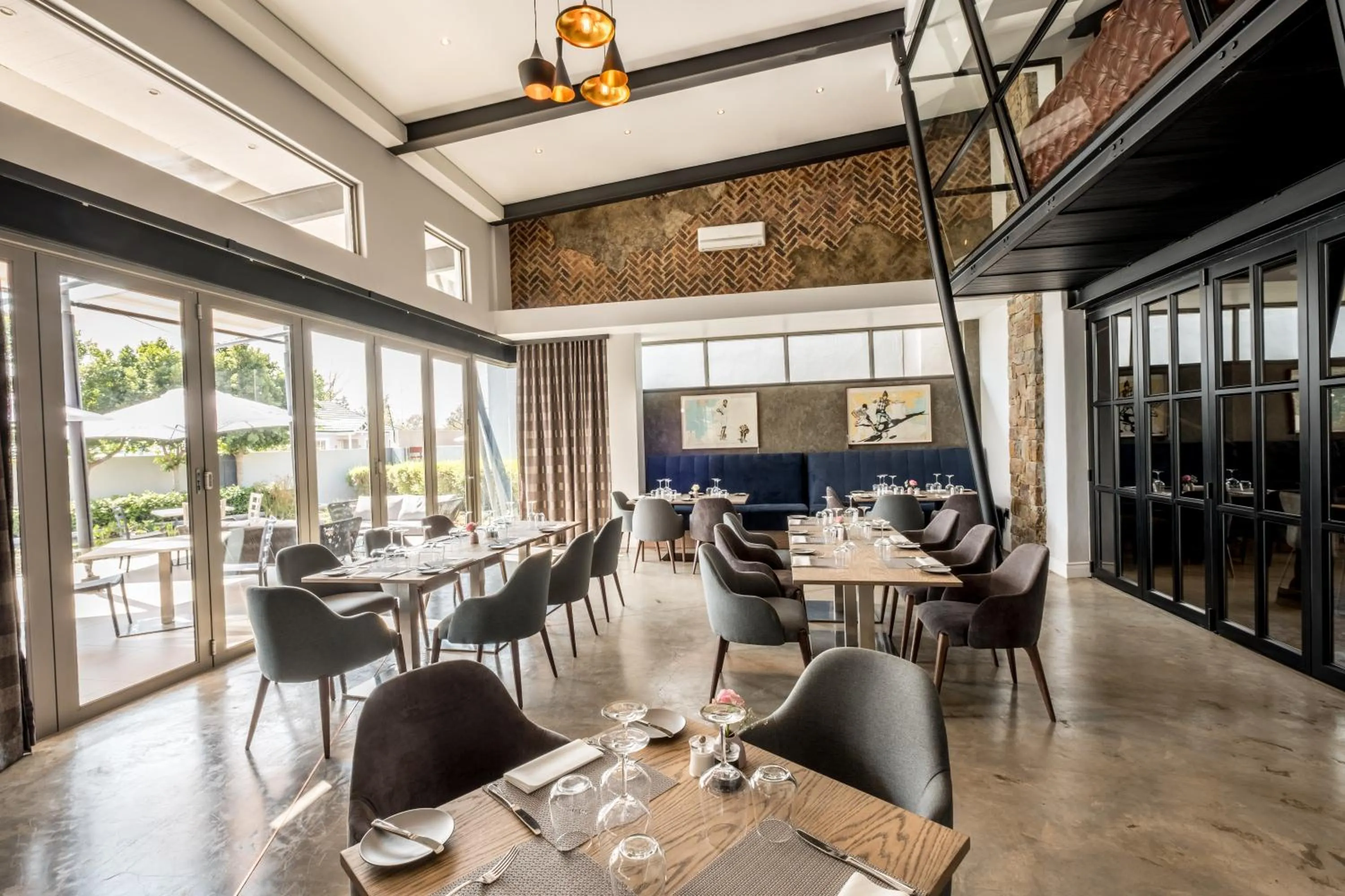 Restaurant/places to eat in Seven Villa Hotel & Spa