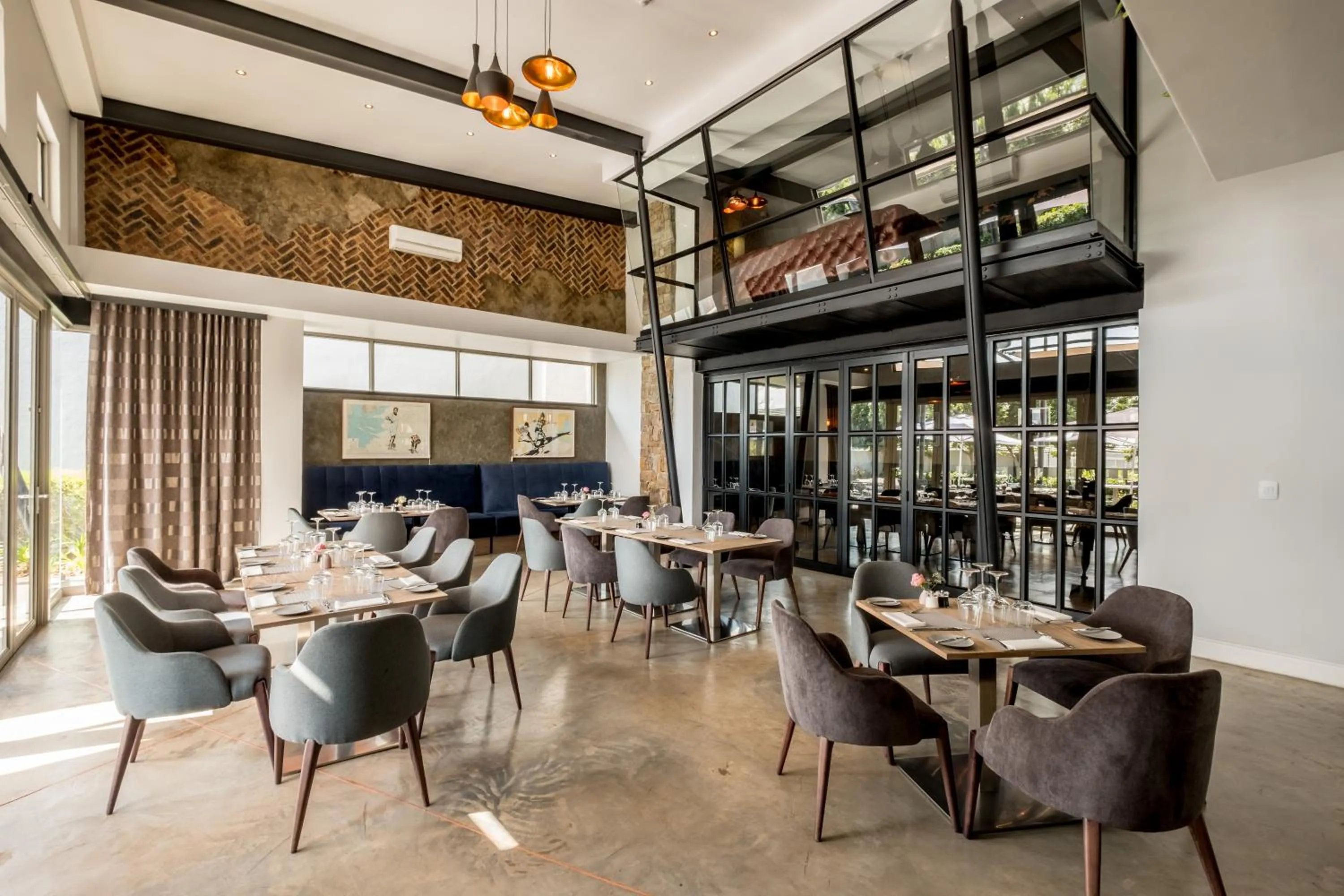 Restaurant/places to eat in Seven Villa Hotel & Spa