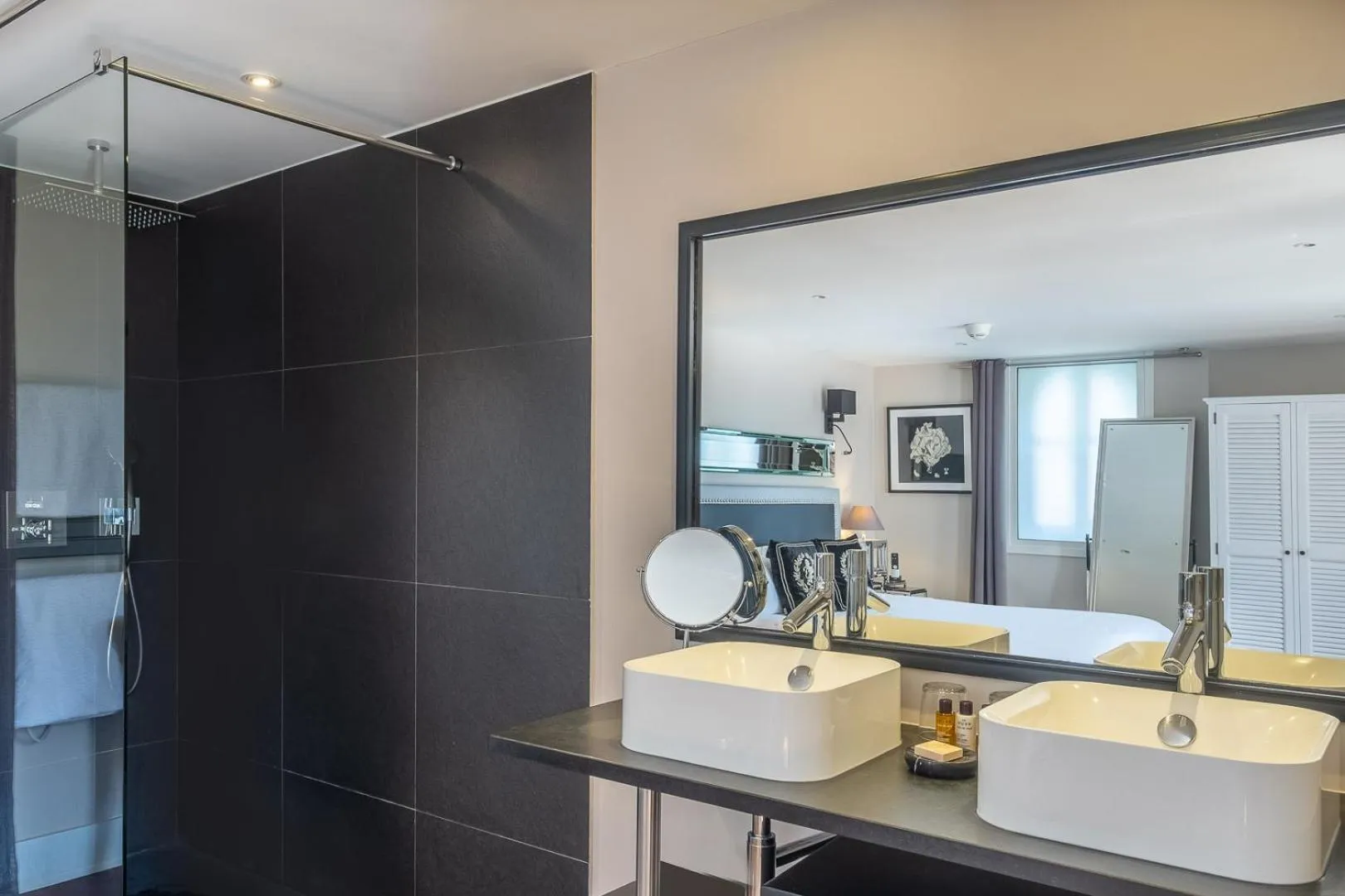 Shower in La Villa Mauresque