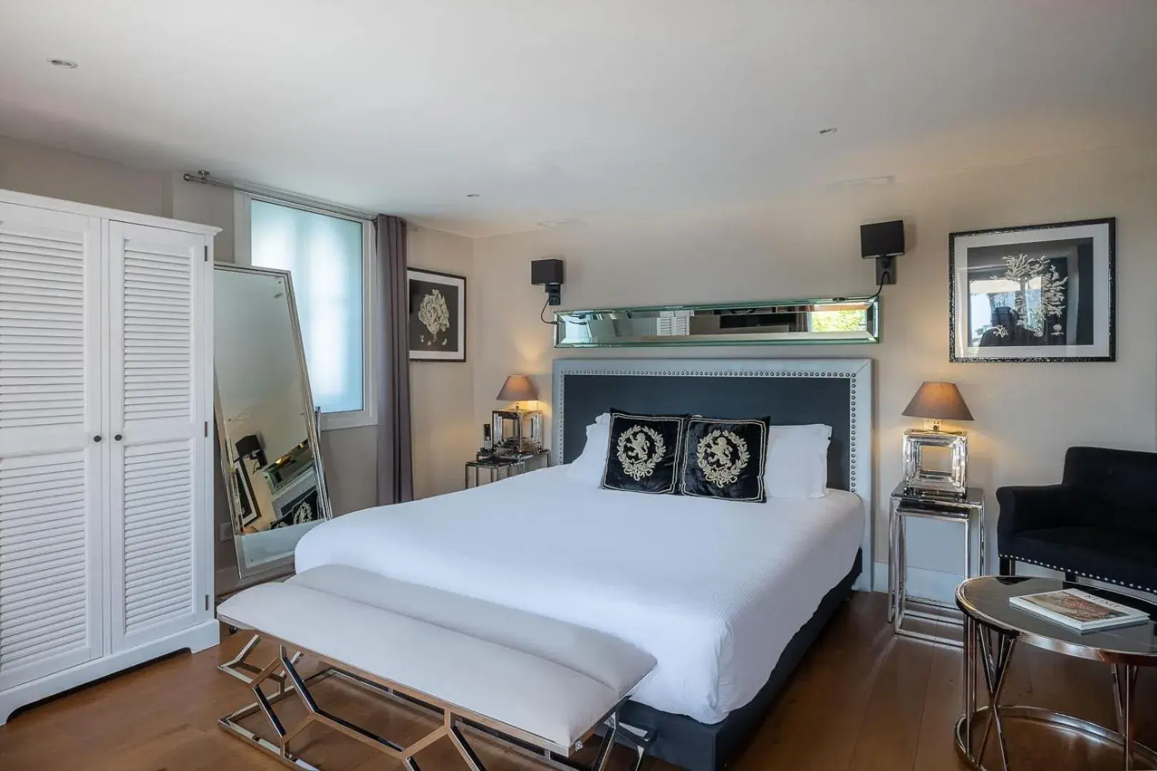 Jacuzzi Terrace Room with Park View in La Villa Mauresque Jacuzzi Terrace Room with Park View in La Villa Mauresque