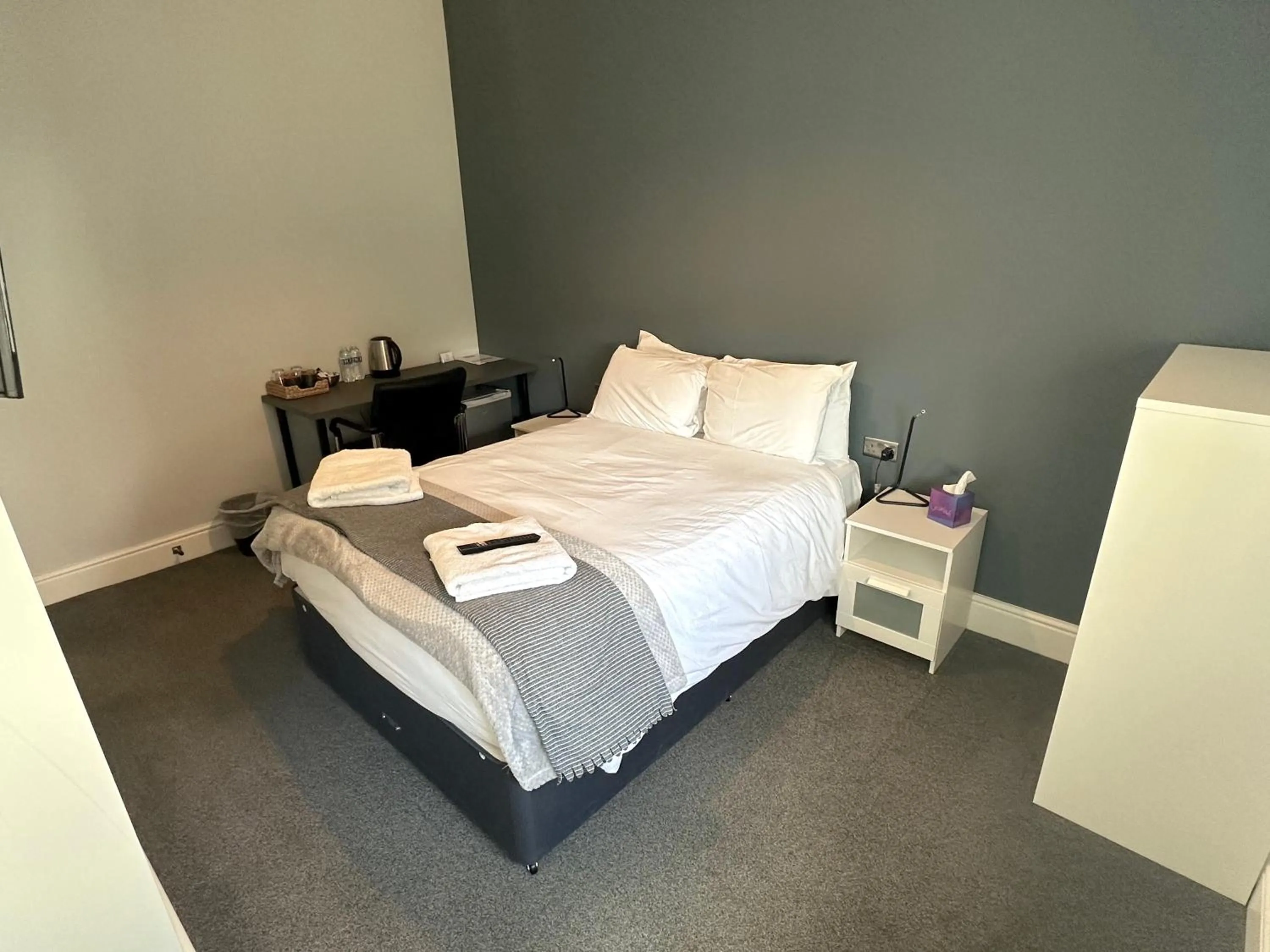 Bed in Arlan House, Central Basingstoke Hotel