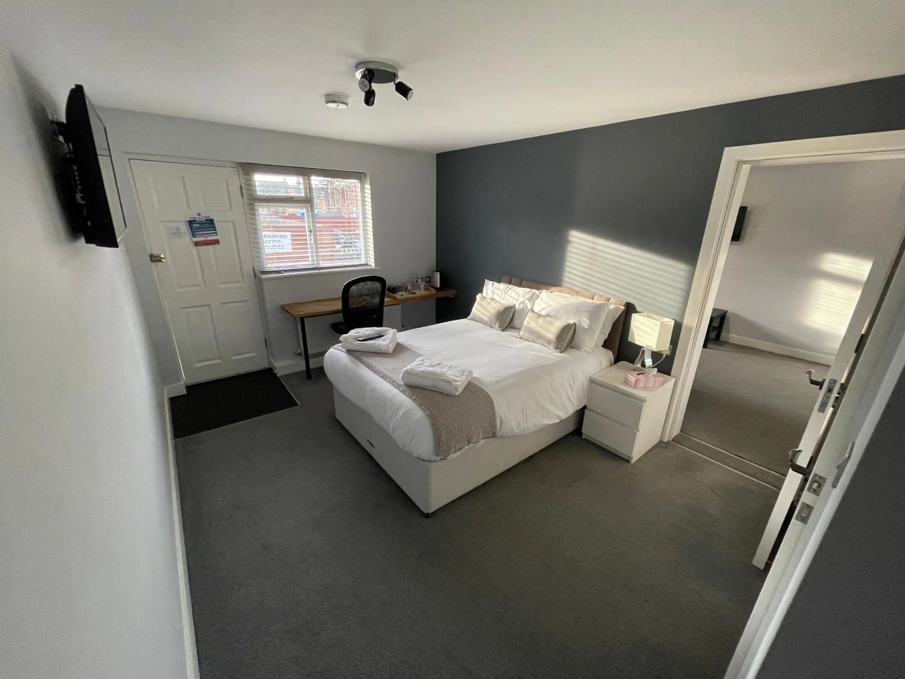 Bed in Arlan House, Central Basingstoke Hotel