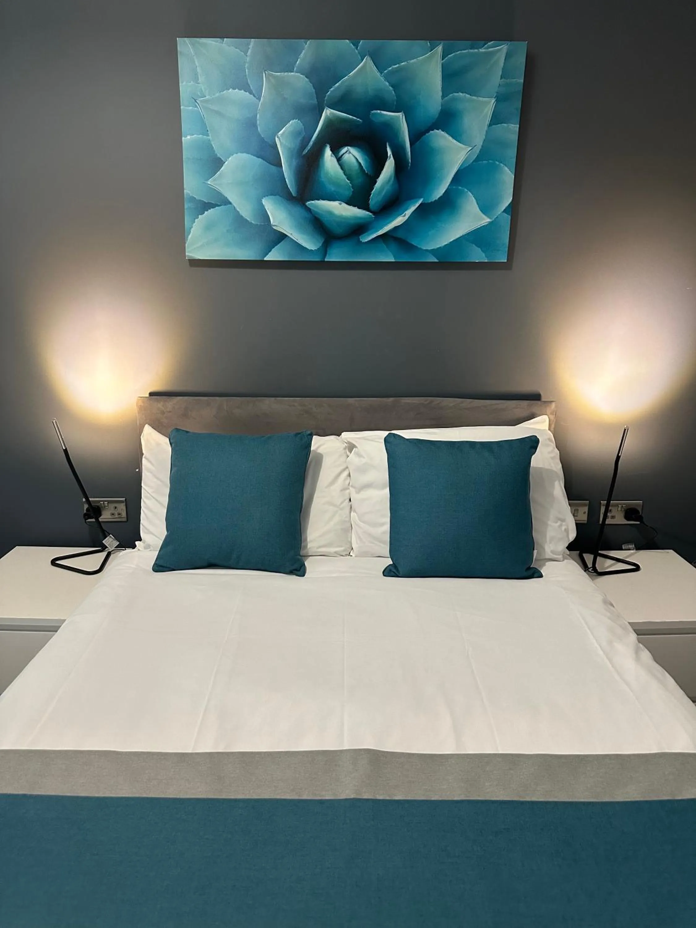 Bed in Arlan House, Central Basingstoke Hotel