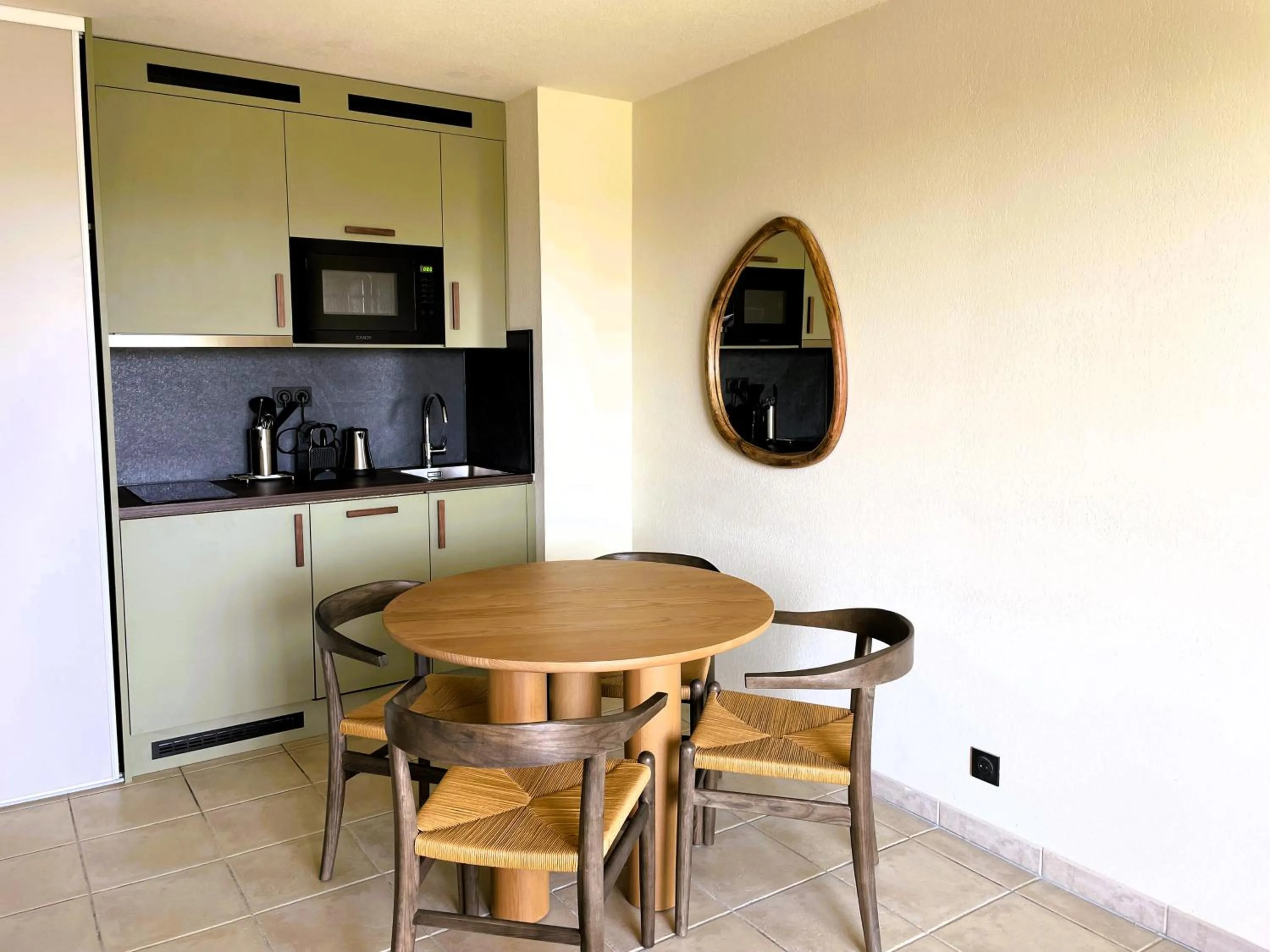 Coffee/tea facilities in Hôtel Golf Fontcaude