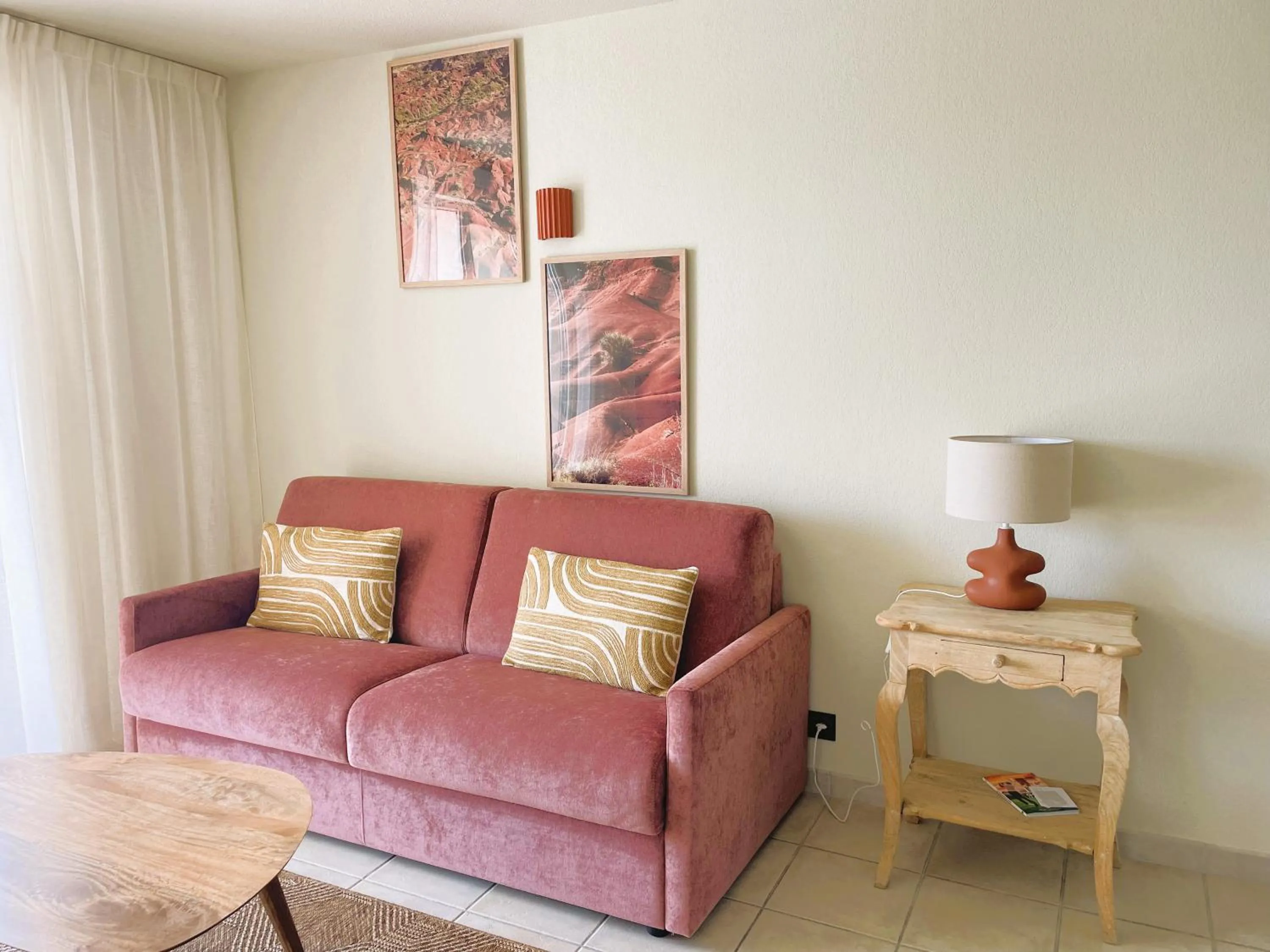 Seating area in Hôtel Golf Fontcaude