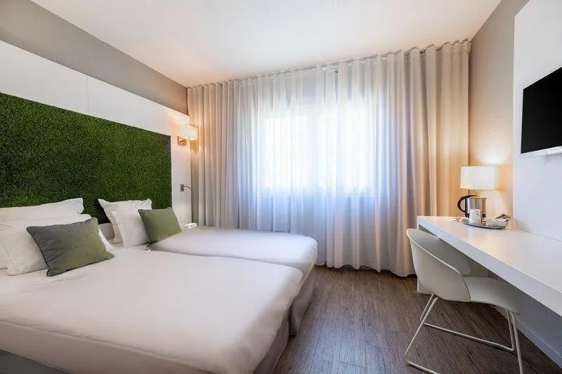 Bedroom, Bed in Hôtel Golf Fontcaude