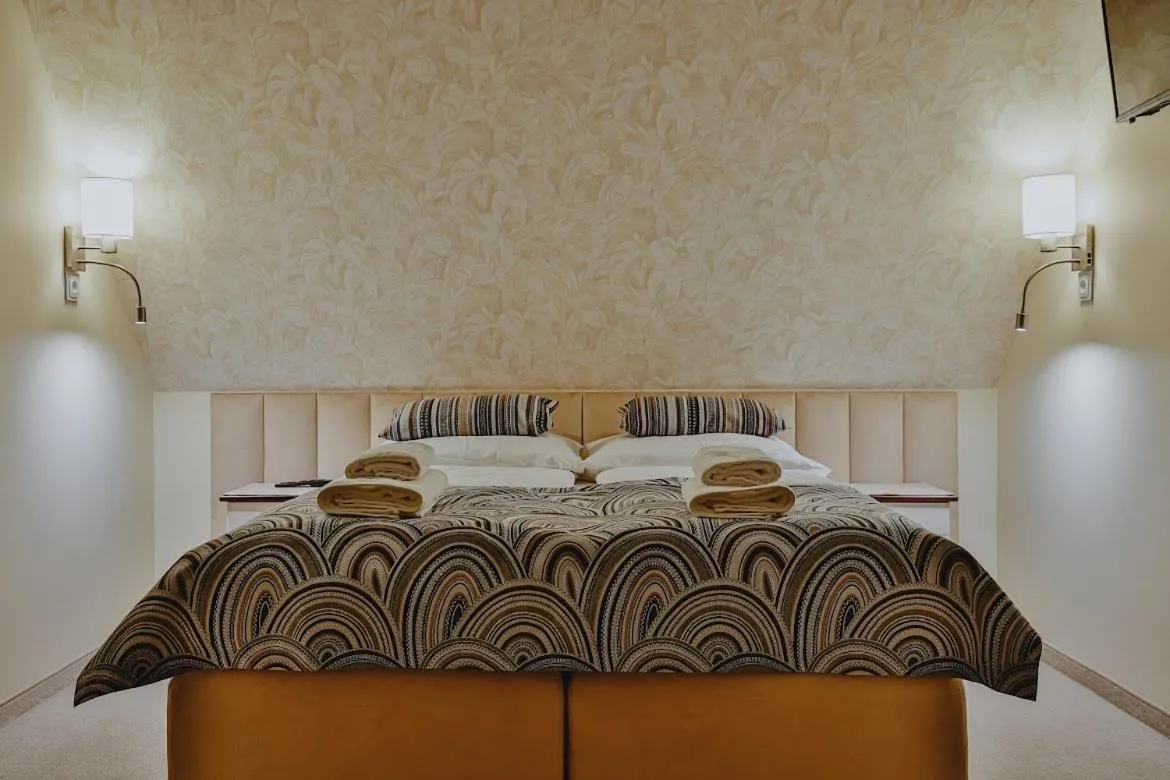 Bed in Willa & DOM-BLACH