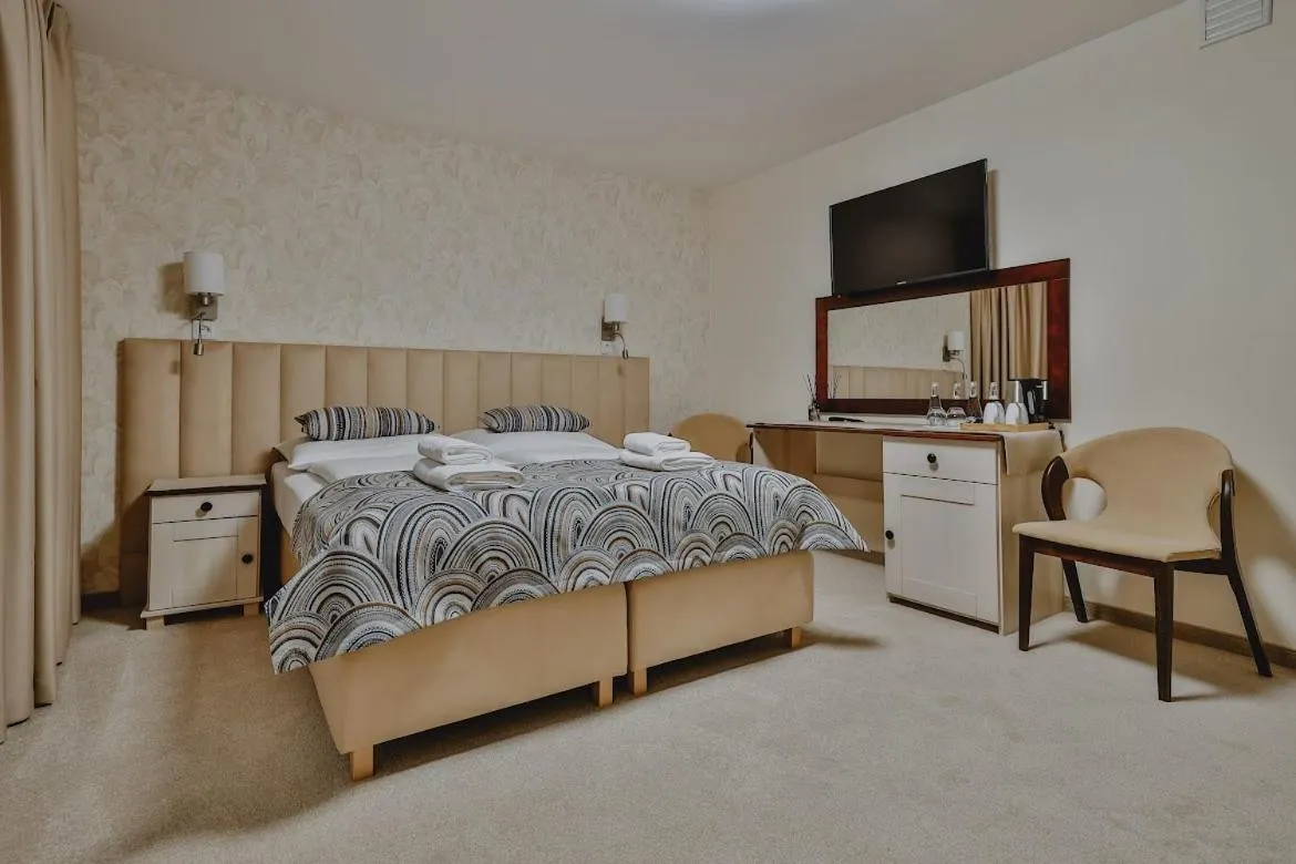 Bed in Willa & DOM-BLACH