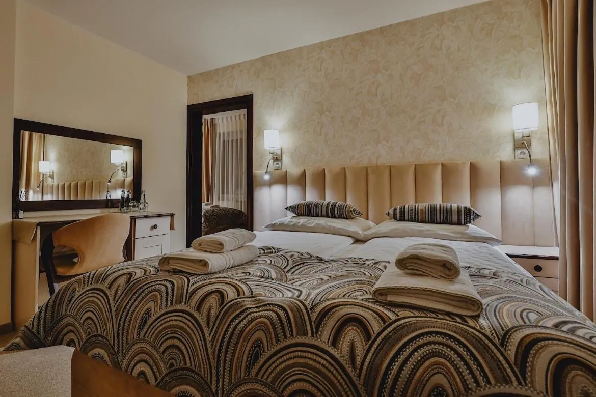 Bed in Willa & DOM-BLACH