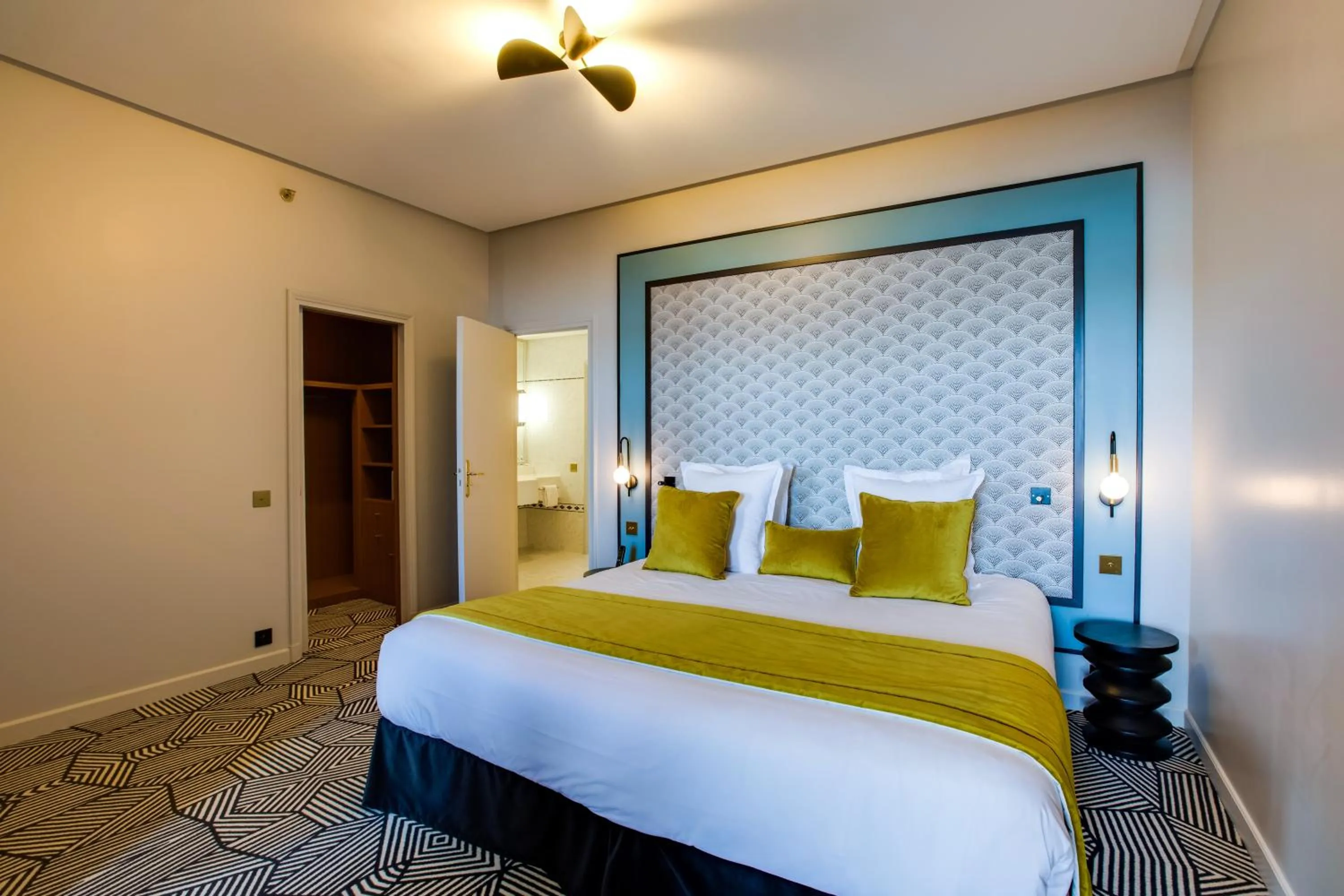 Bed in Le Palace De Menthon