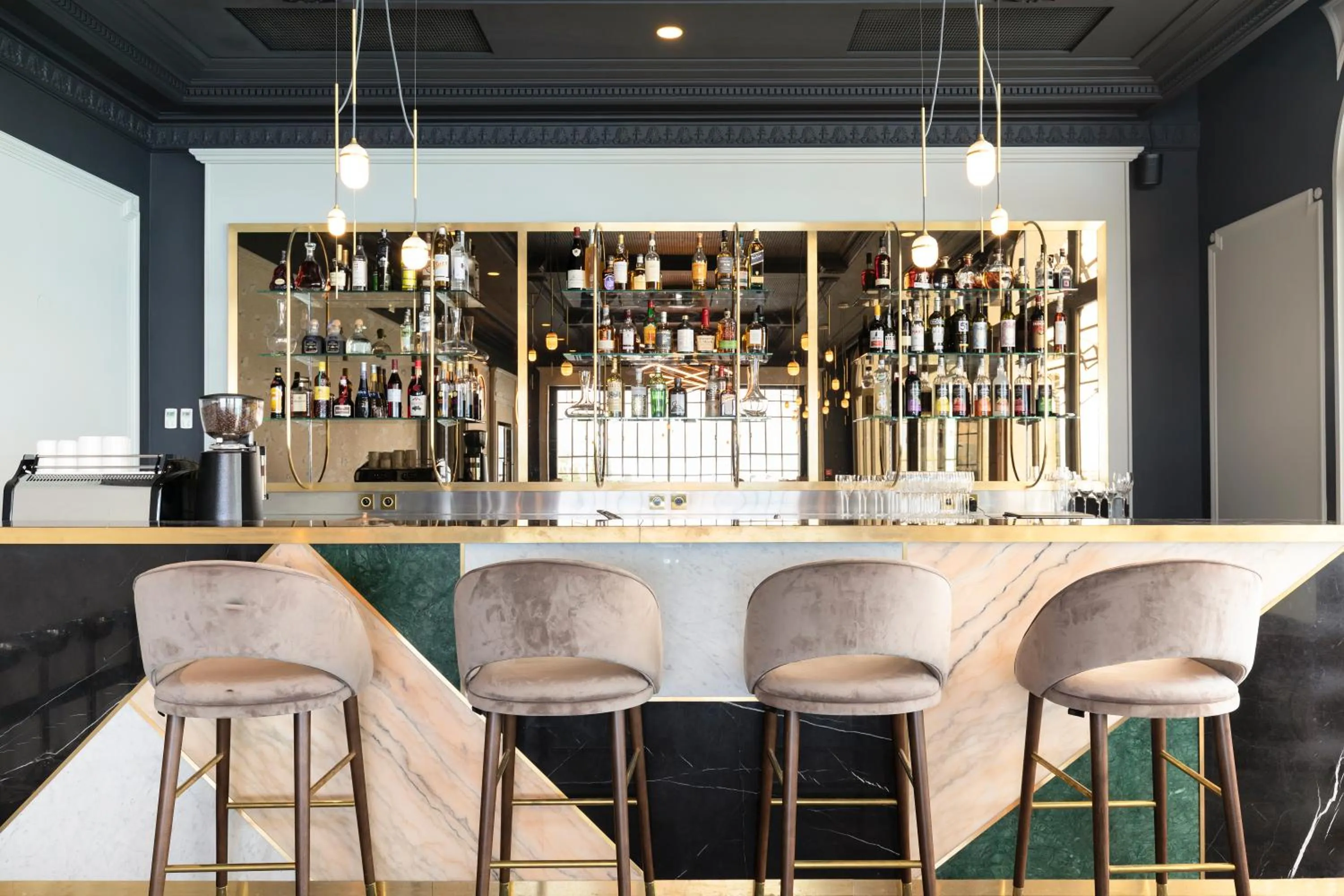 Restaurant/places to eat in Le Palace De Menthon