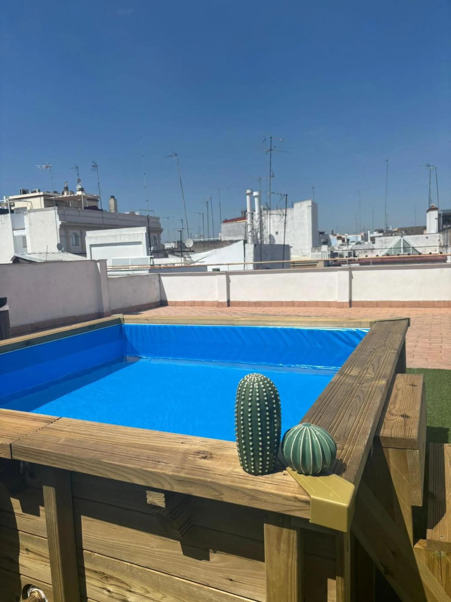 ISG Apartments Downtown family haven Free parking spot