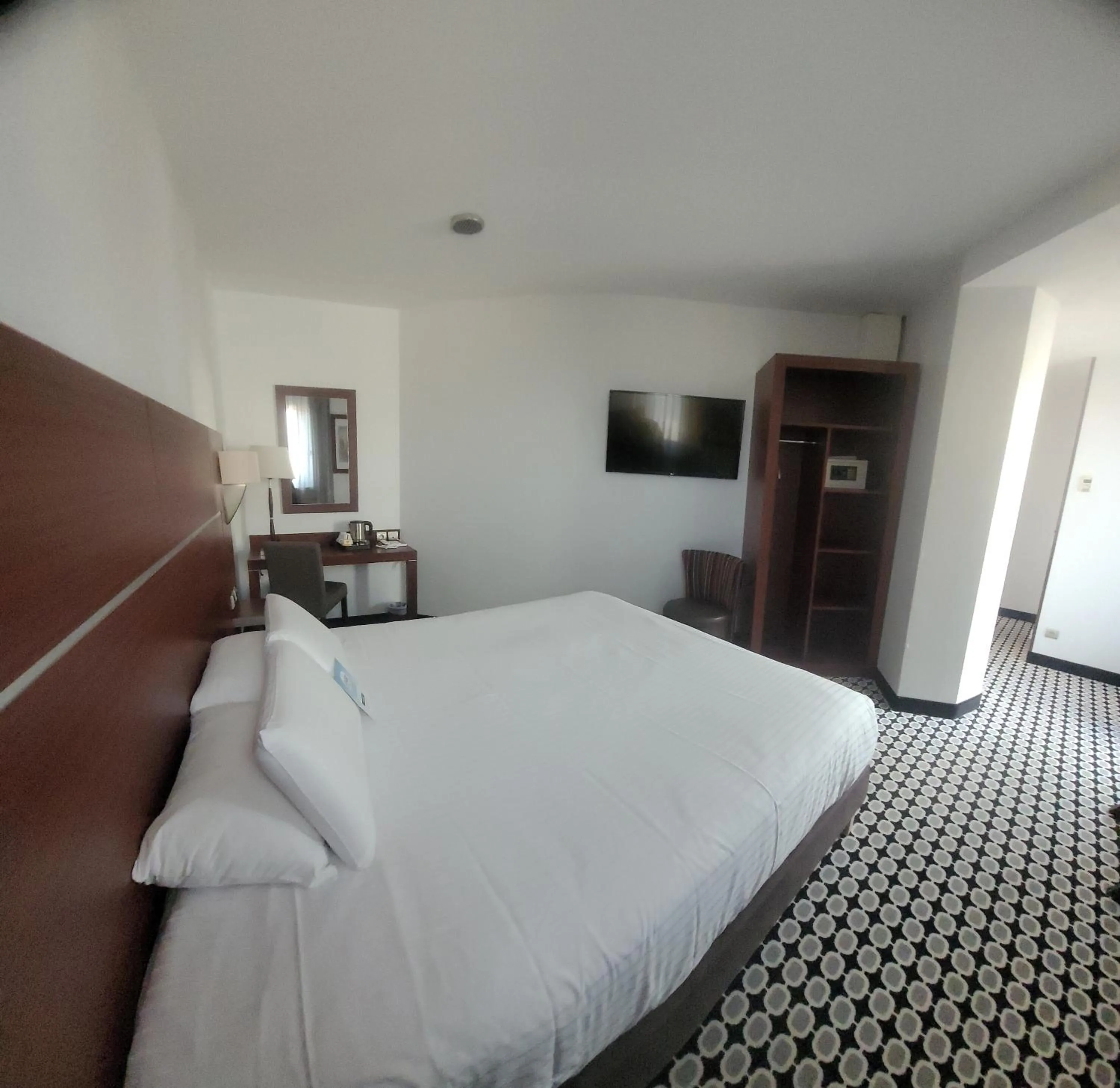 Bedroom, Bed in Kyriad Limoges Centre Gare - Atrium