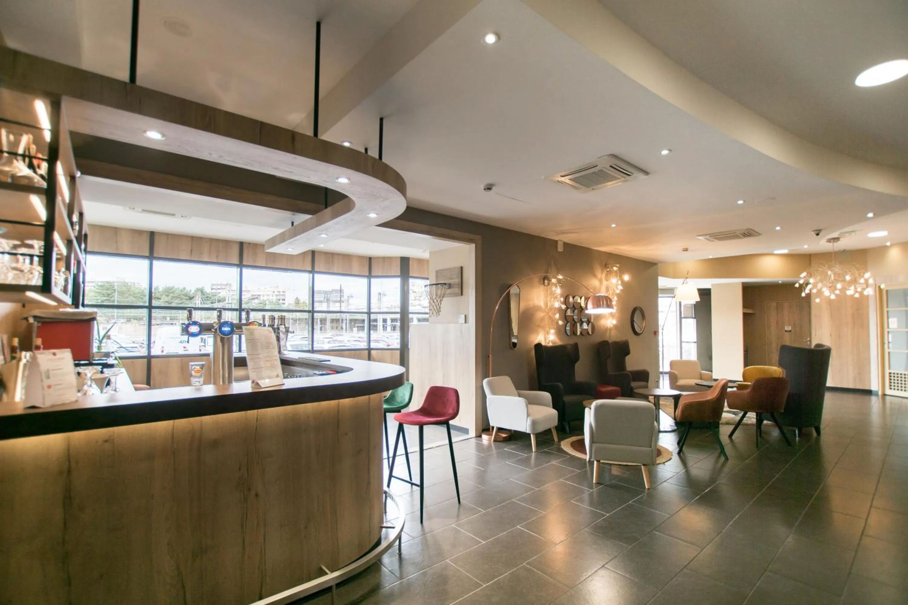 Food and drinks in Kyriad Limoges Centre Gare - Atrium