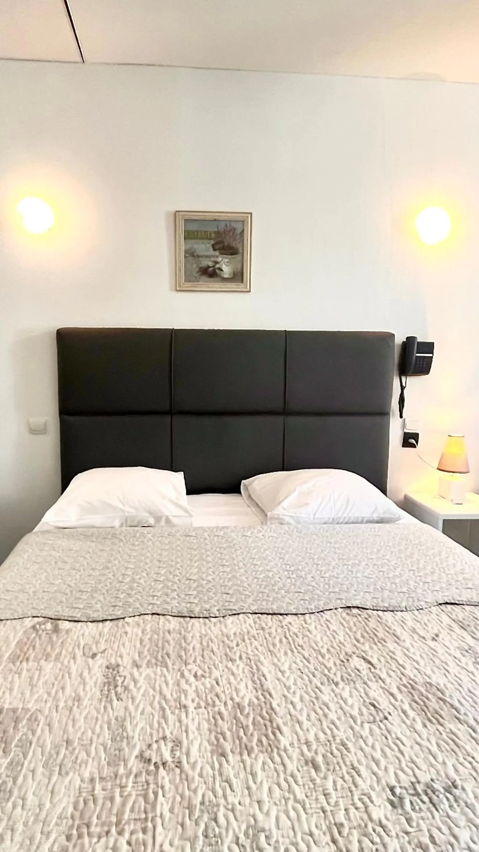 Bed in Le National Sète Centre Gare,Ascenseur