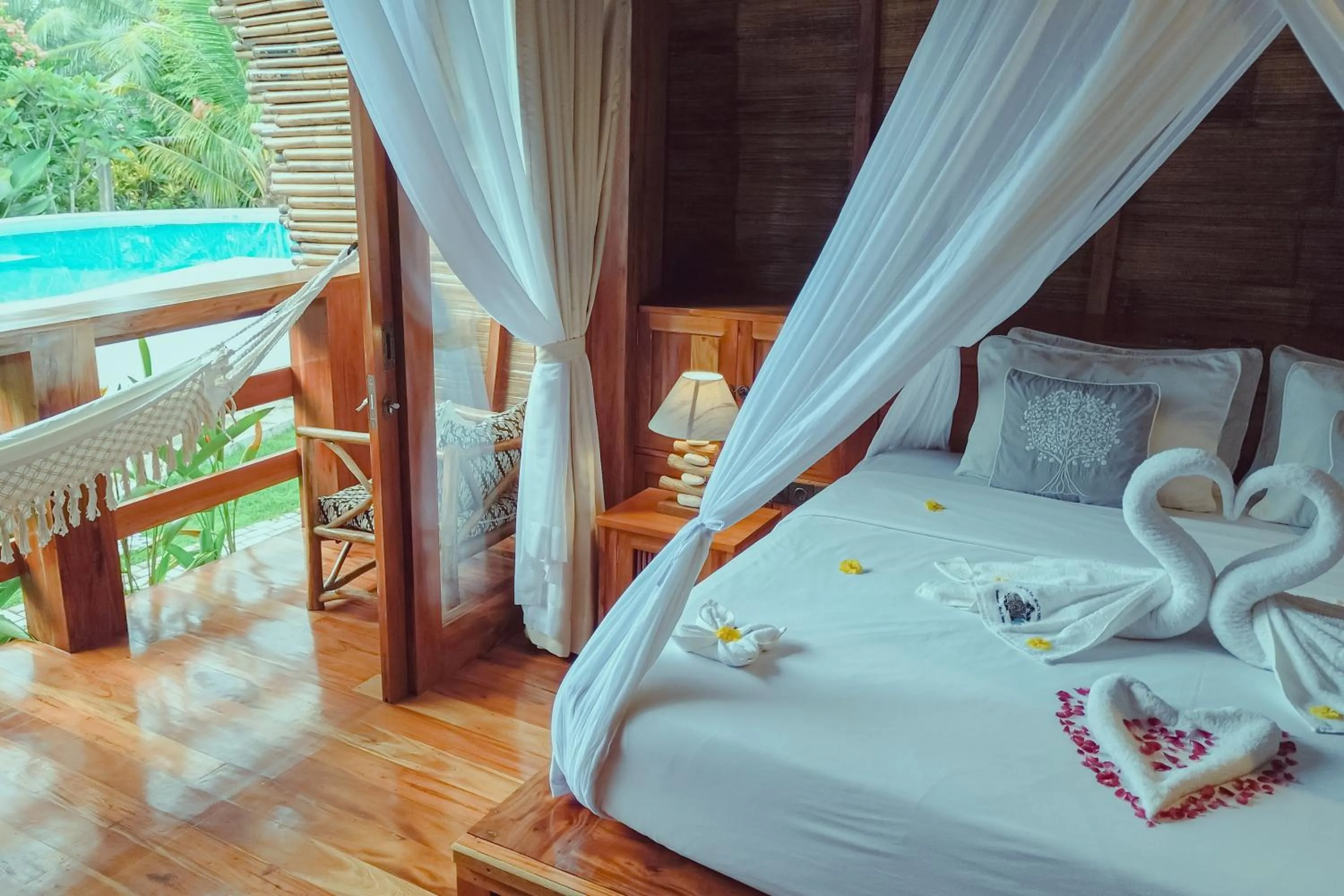 Pool view, Bed in Lagoona Beach Bungalows - Eco Bungalows Batukaras