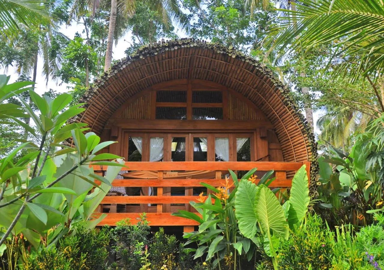 Garden in Lagoona Beach Bungalows - Eco Bungalows Batukaras