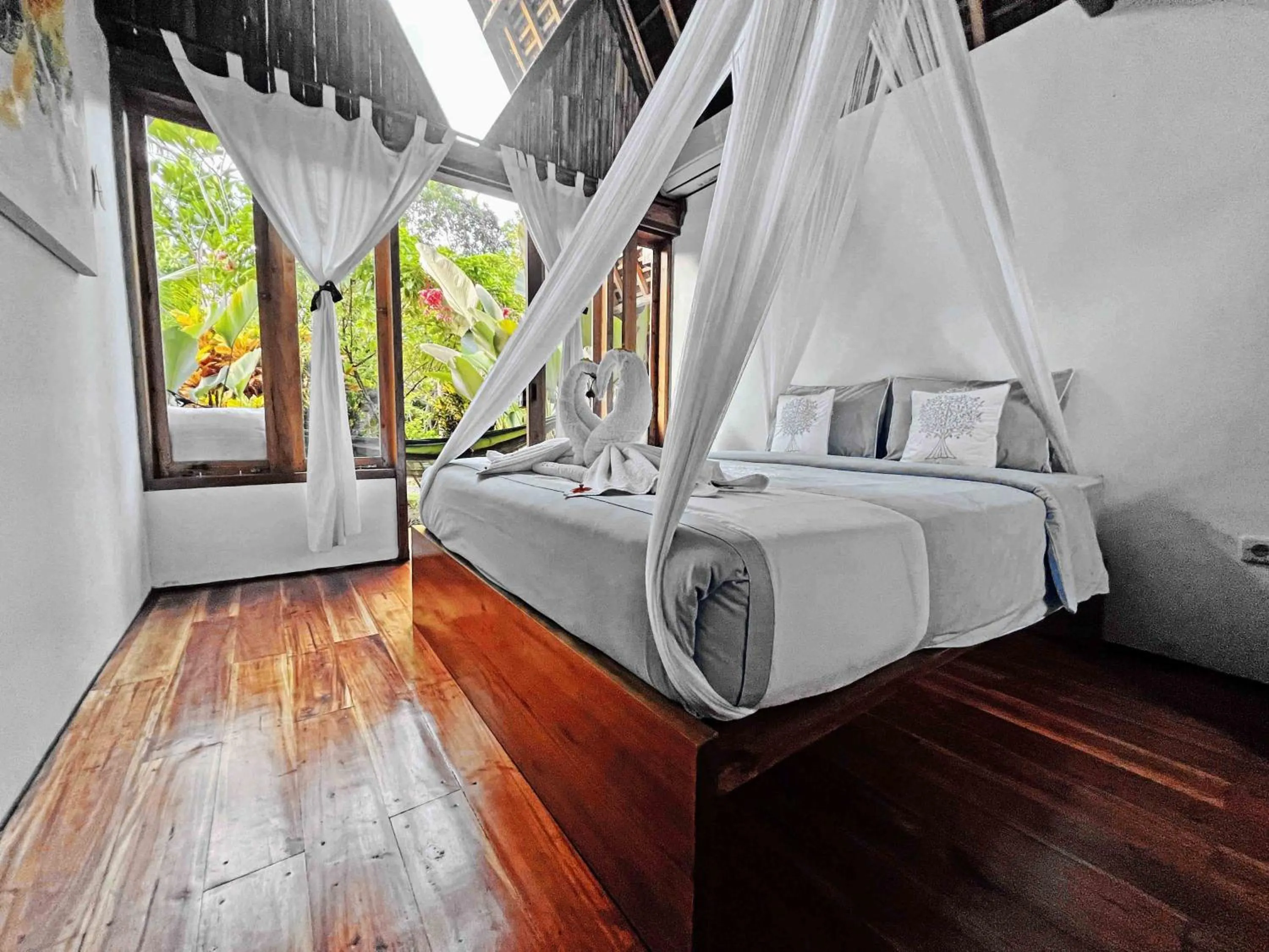 Bedroom, Bed in Lagoona Beach Bungalows - Eco Bungalows Batukaras