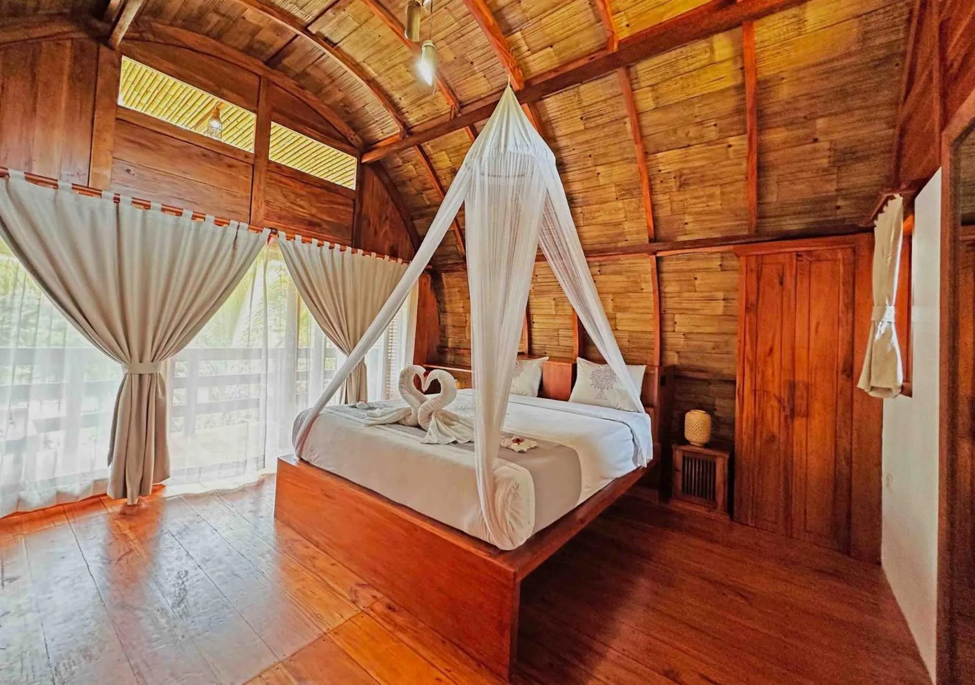 Bedroom, Bed in Lagoona Beach Bungalows - Eco Bungalows Batukaras