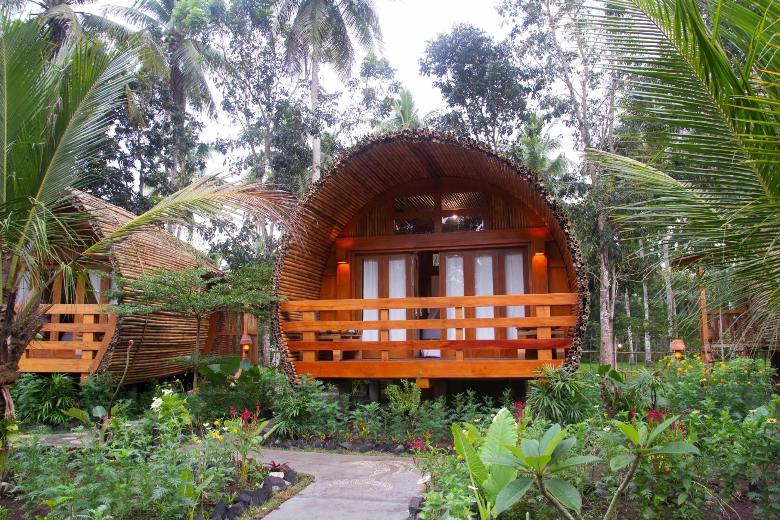 Garden in Lagoona Beach Bungalows - Eco Bungalows Batukaras