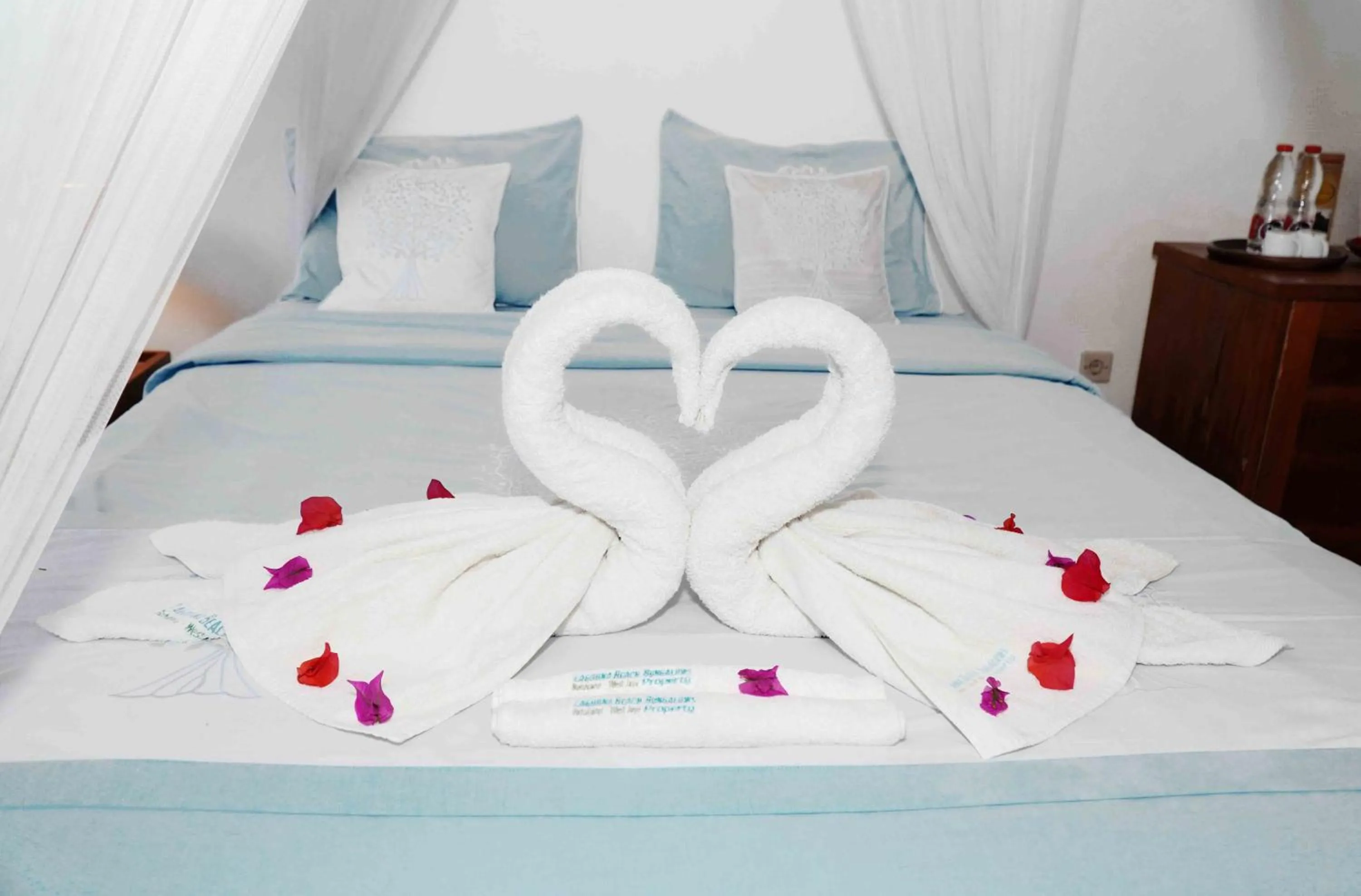 Bedroom, Bed in Lagoona Beach Bungalows - Eco Bungalows Batukaras