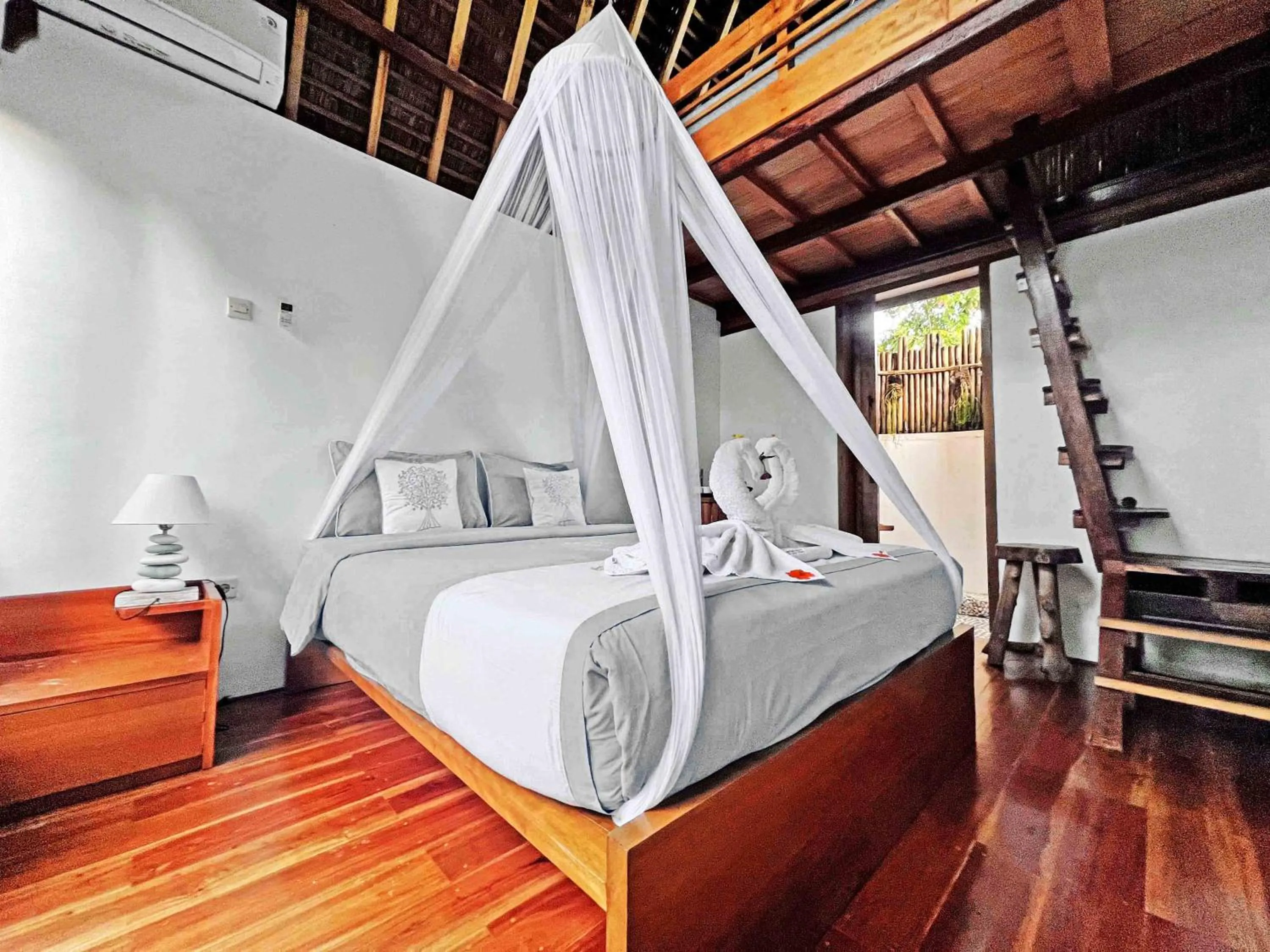 Bedroom, Bed in Lagoona Beach Bungalows - Eco Bungalows Batukaras