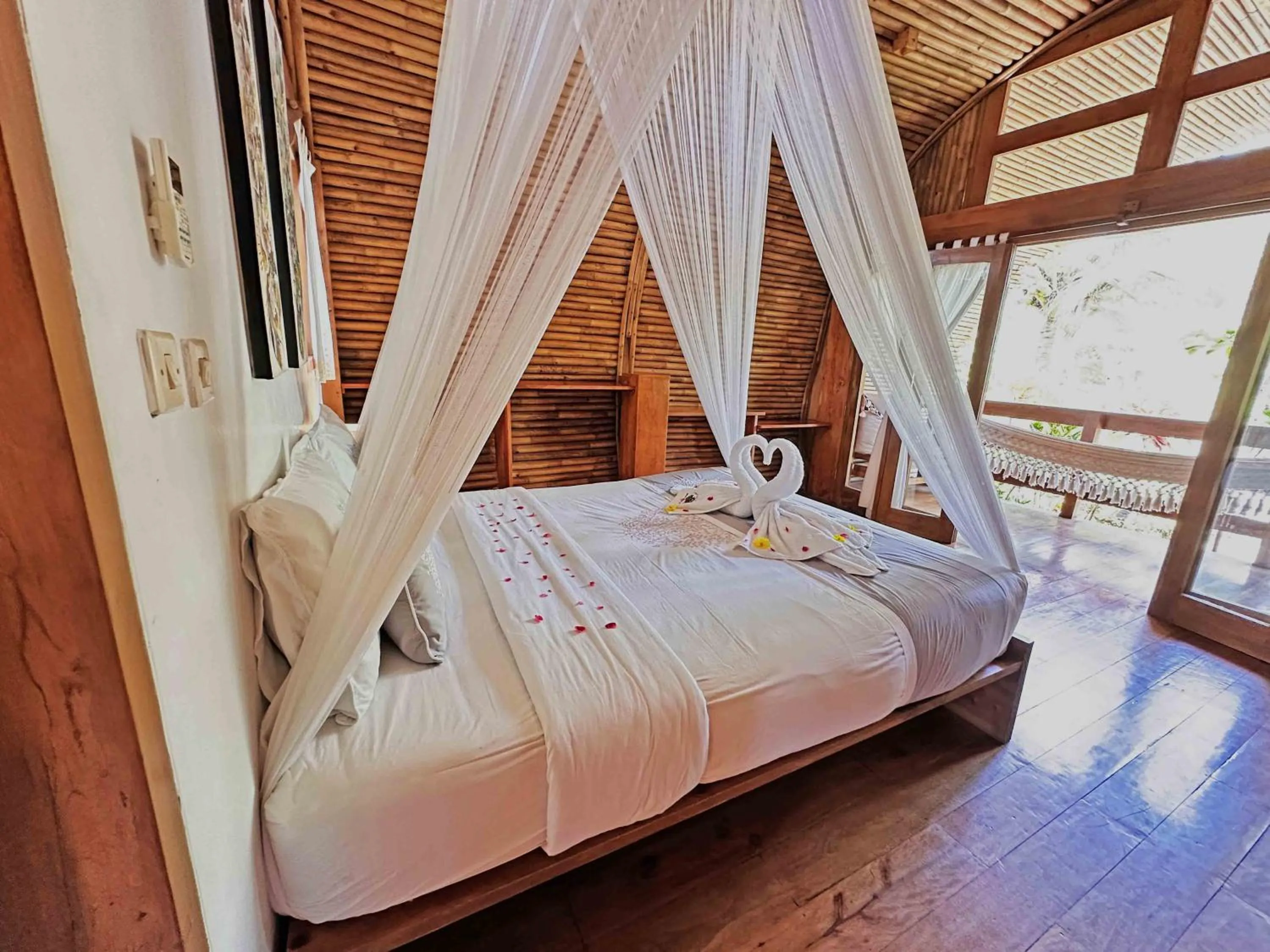 Bed in Lagoona Beach Bungalows - Eco Bungalows Batukaras