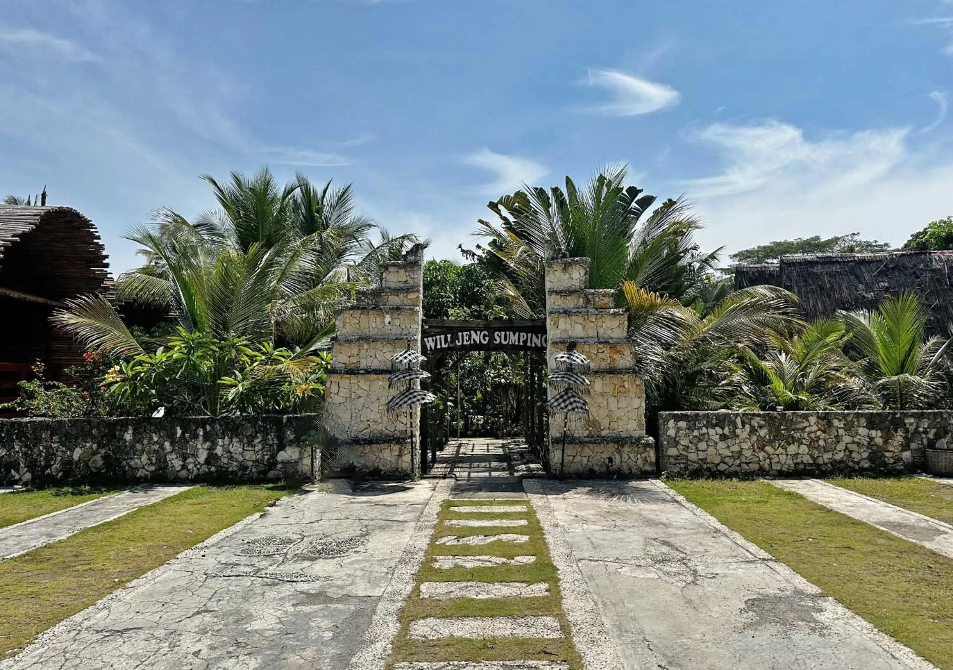 Garden in Lagoona Beach Bungalows - Eco Bungalows Batukaras