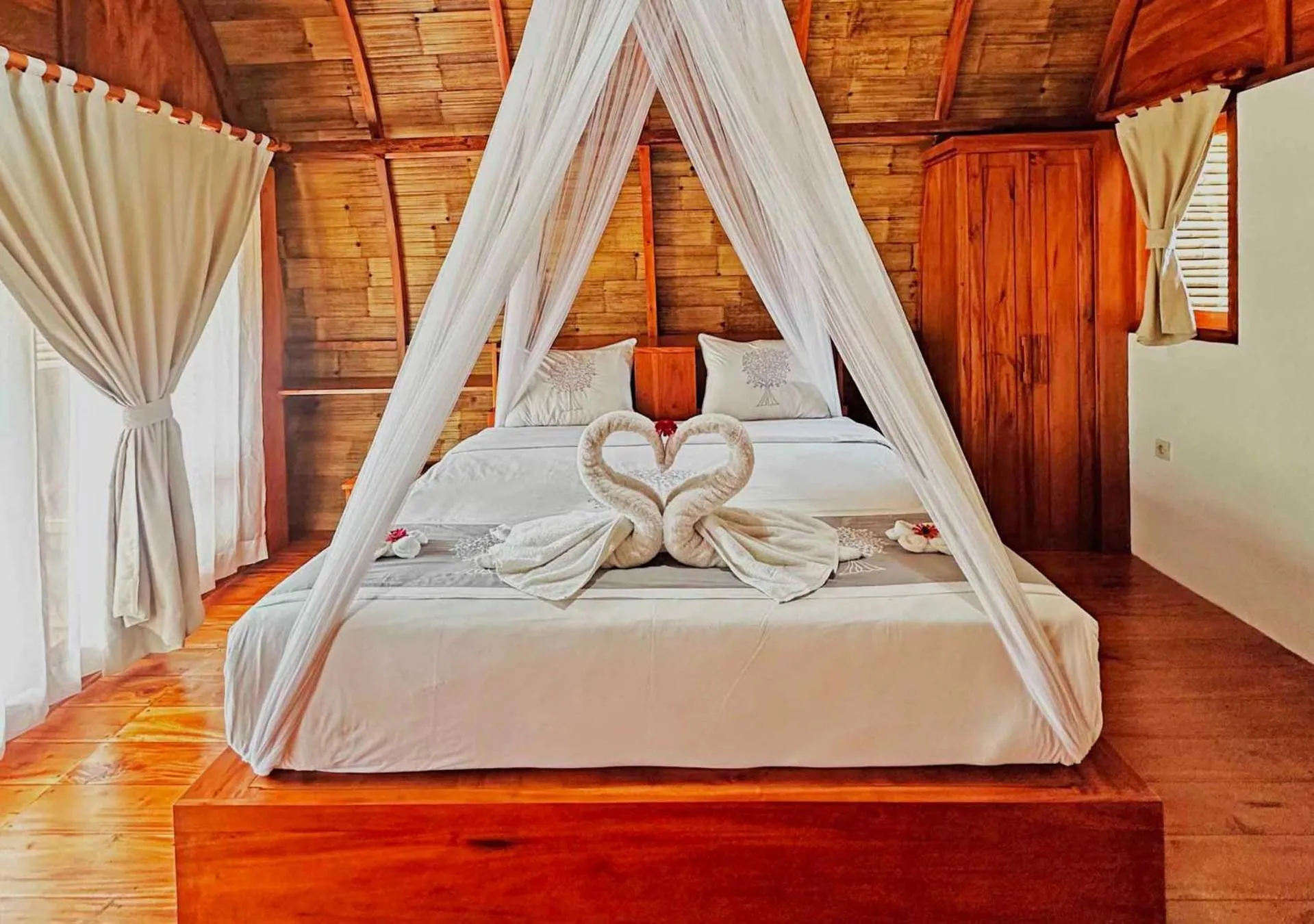 Bed in Lagoona Beach Bungalows - Eco Bungalows Batukaras