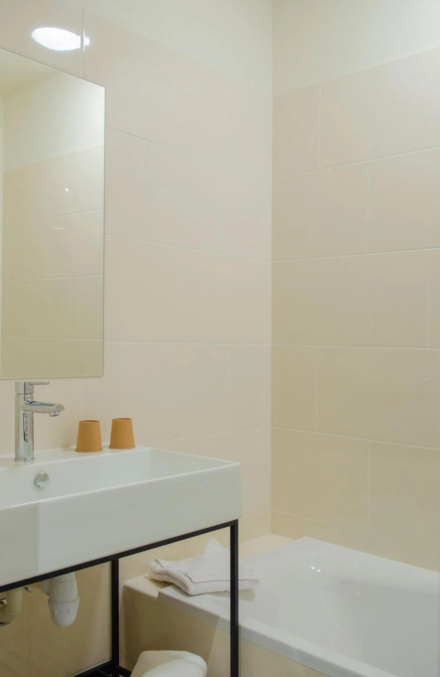 Bathroom in Hôtel IMPERATOR Béziers