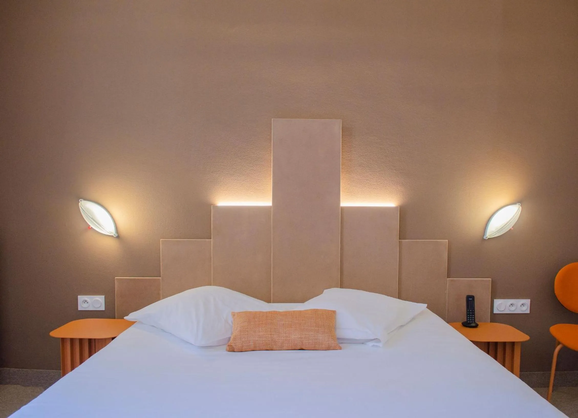 Bedroom, Bed in Hôtel IMPERATOR Béziers