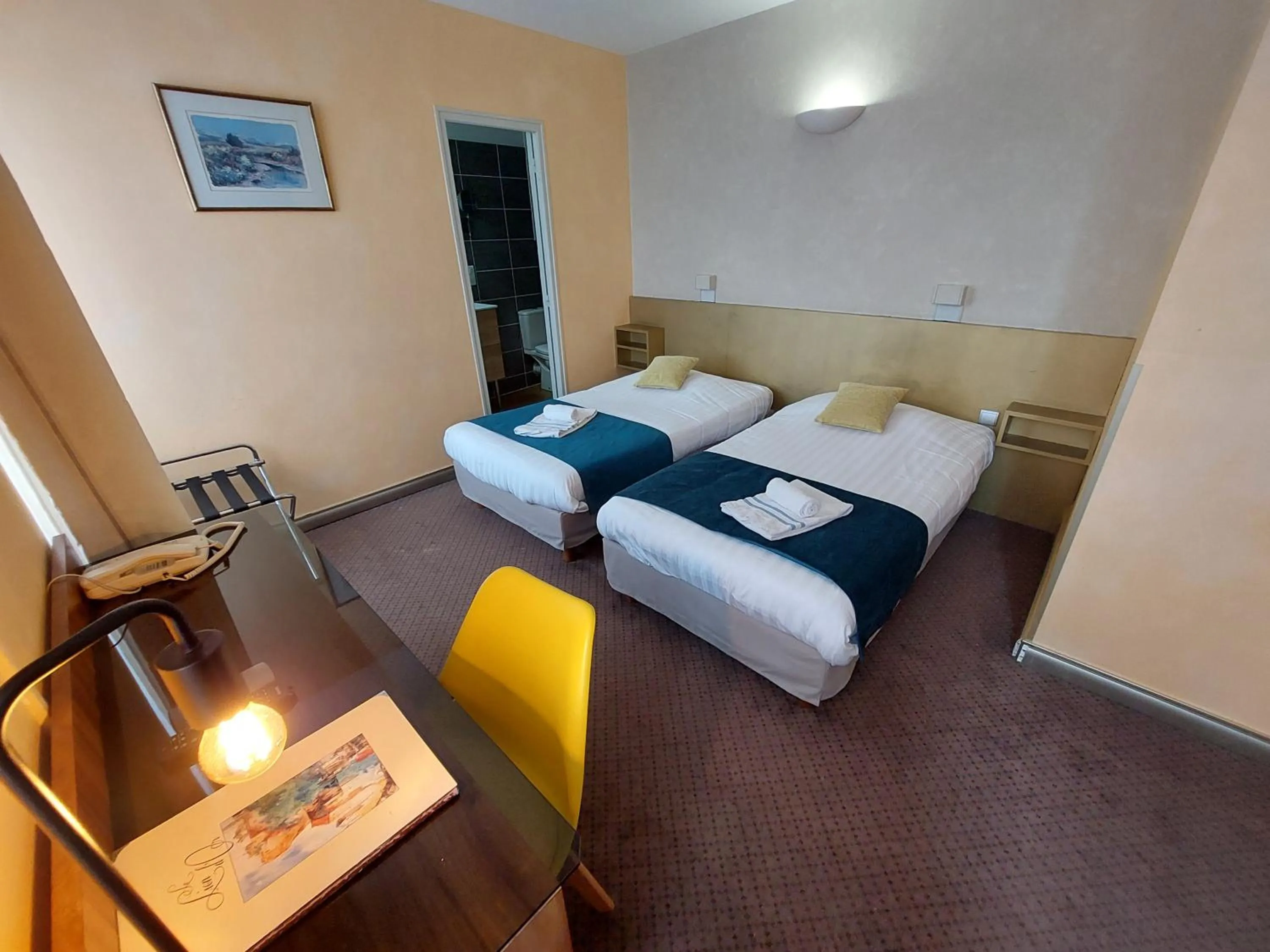 Bedroom, Bed in Logis Hôtels - Hôtel et Restaurant Le Lion d'Or